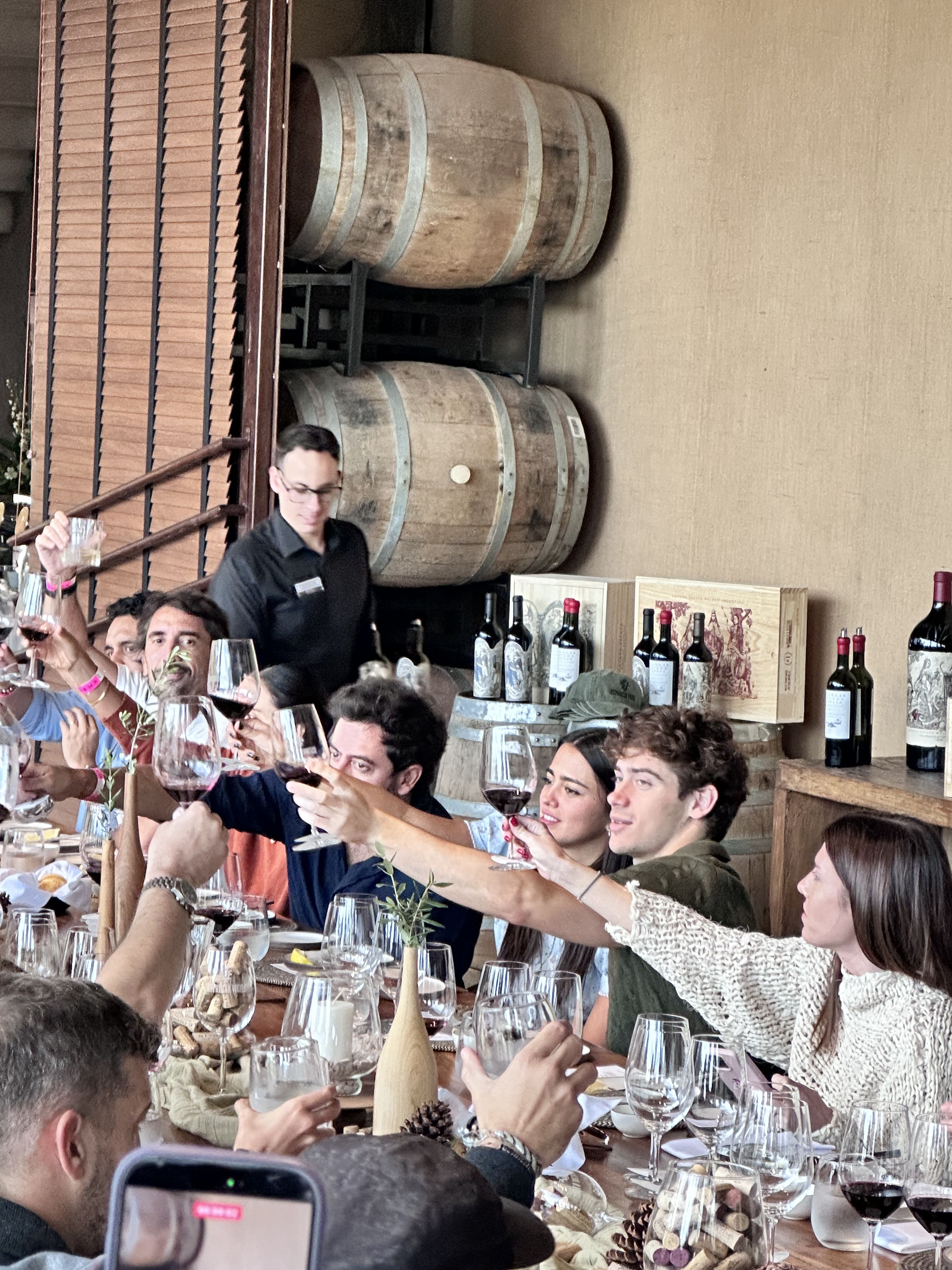 Viaje en helic&oacute;ptero, asado con Maia Reficco y una botella de seis litros de Malbec: el d&iacute;a de Colapinto en la previa a la exhibici&oacute;n