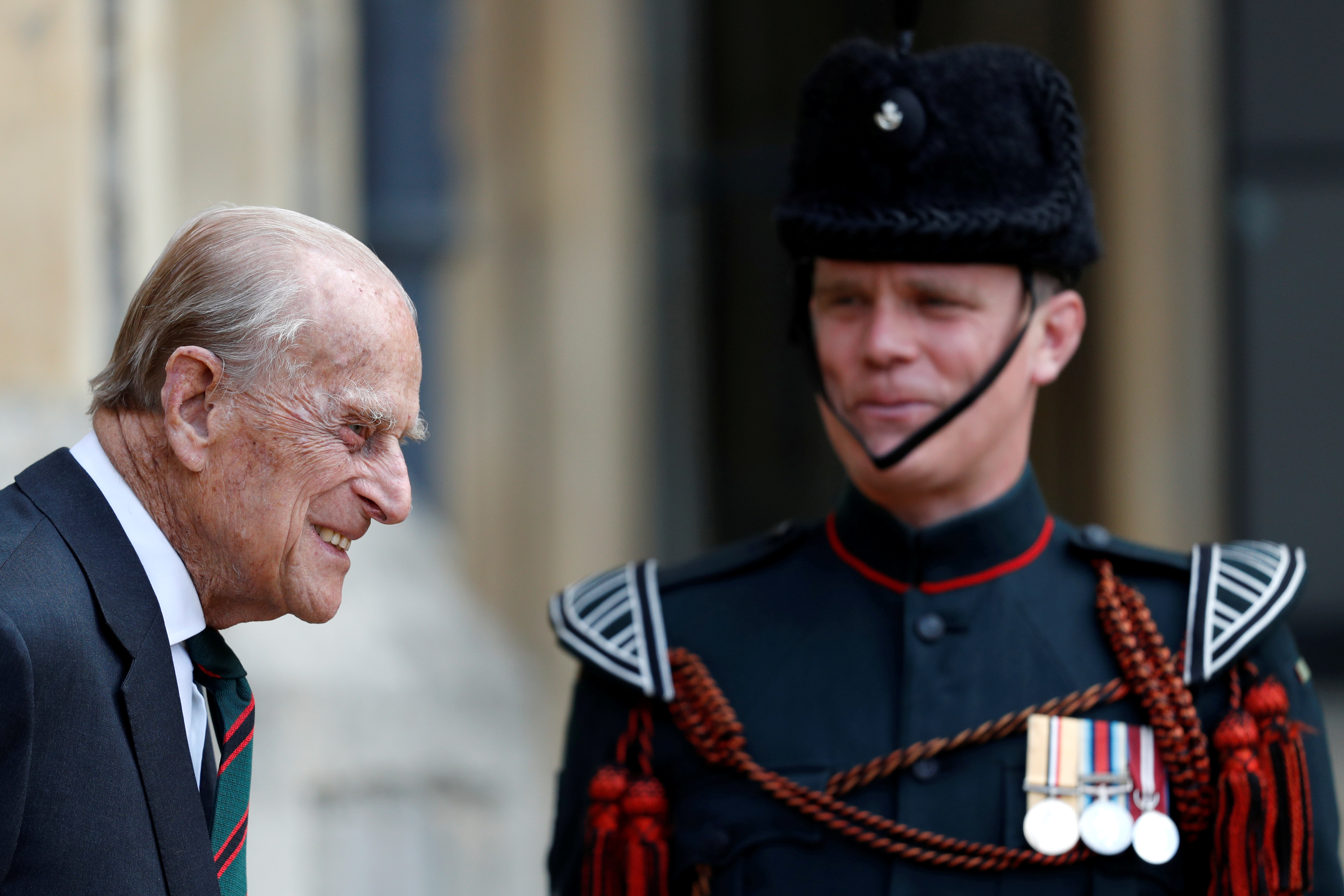 En julio de 2020, el duque de Edimburgo entregó su cargo de coronel en jefe de los Rifles a Camilla Parker Bowles, la esposa del príncipe Carlos, después de 67 años de servicio 