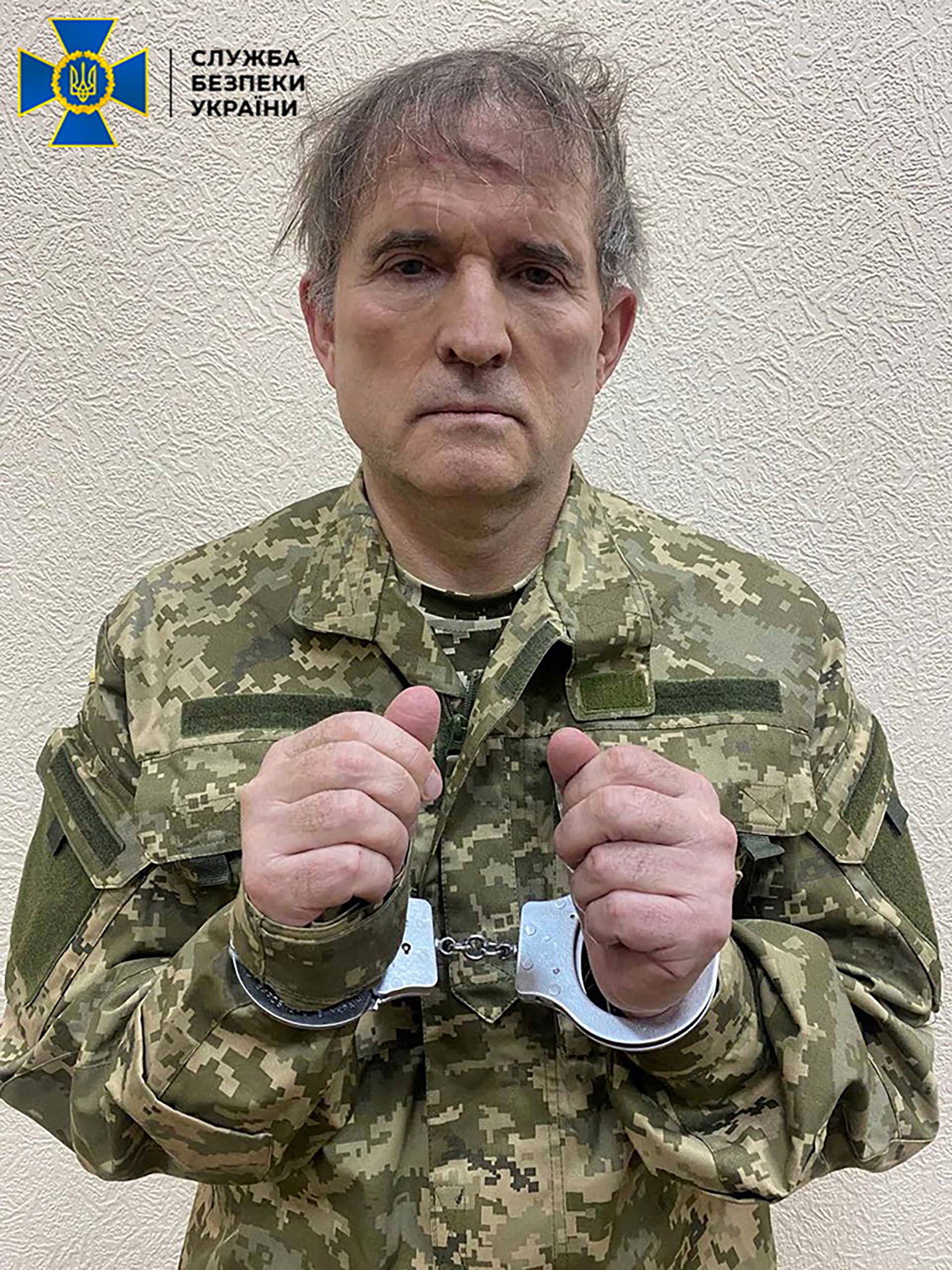 El político ucraniano prorruso Viktor Medvedchuk es retratado después de su detención por las fuerzas de seguridad (Servicio de prensa del Servicio de Seguridad del Estado de Ucrania/Folleto vía REUTERS)