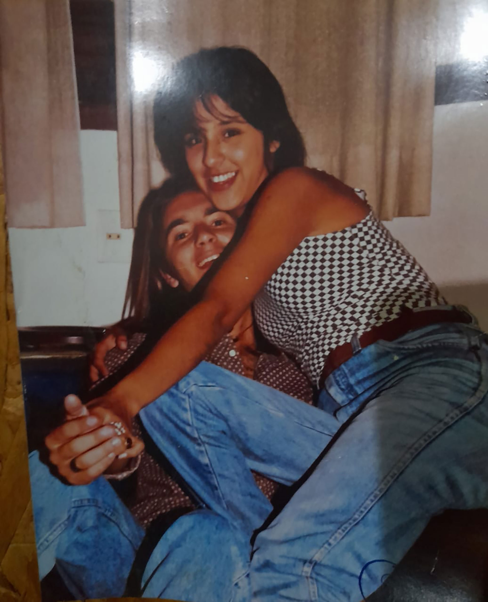 Cuando Carla y Cristian eran novios en abril de 1993, hace 30 años