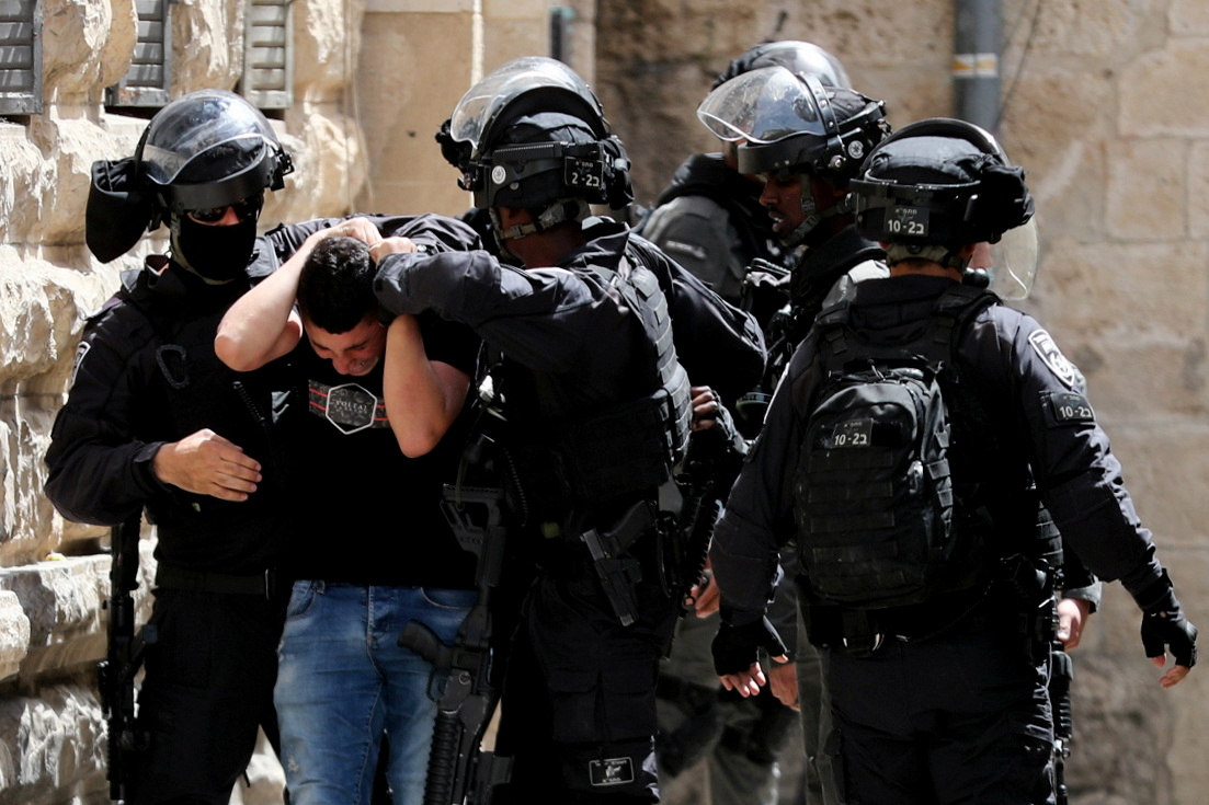 Fuertes Choques En La Explanada De Las Mezquitas Entre Palestinos Y Las Fuerzas De Seguridad De 7402