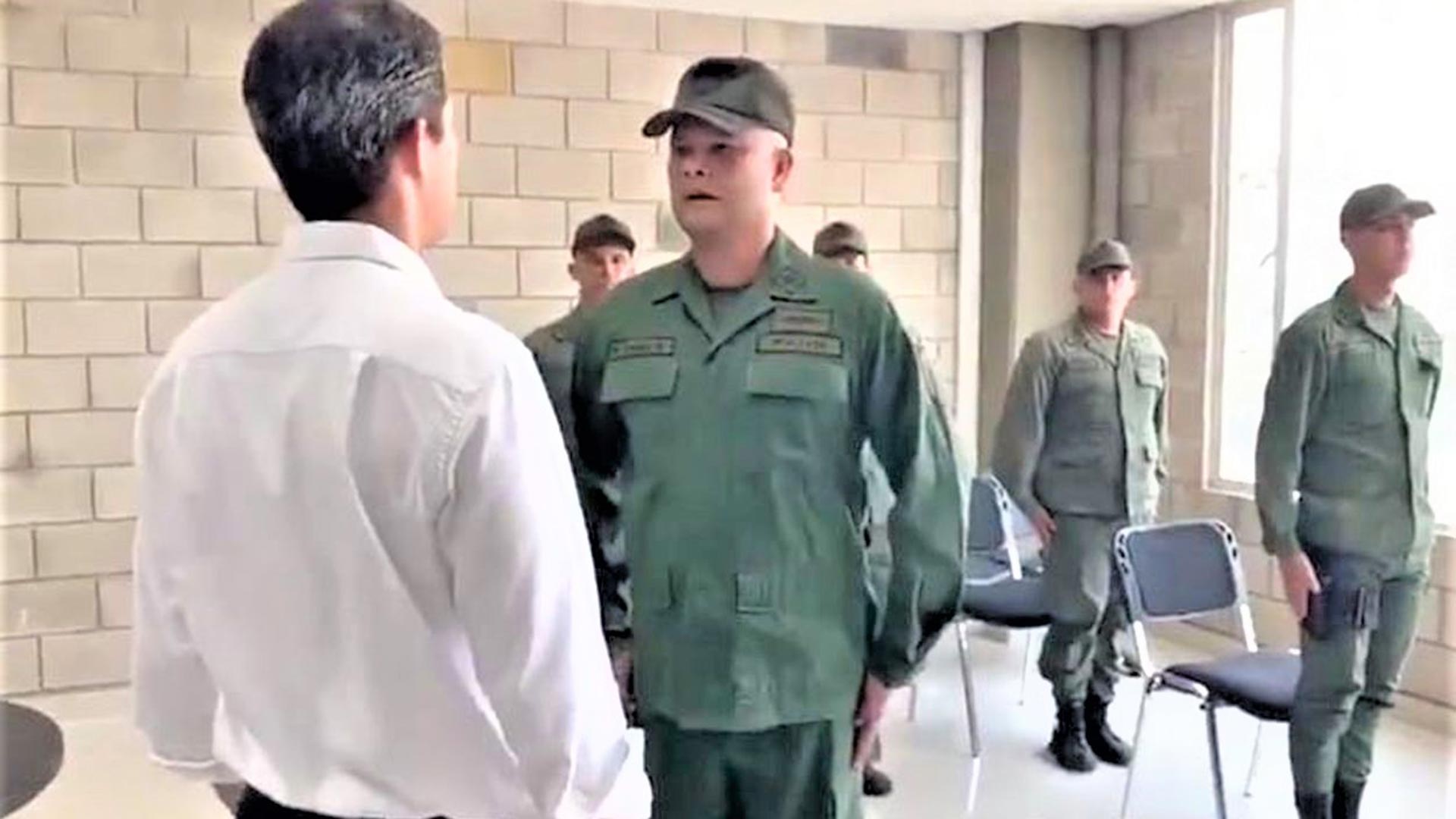 Militares recibiendo a Guaidó en Cúcuta