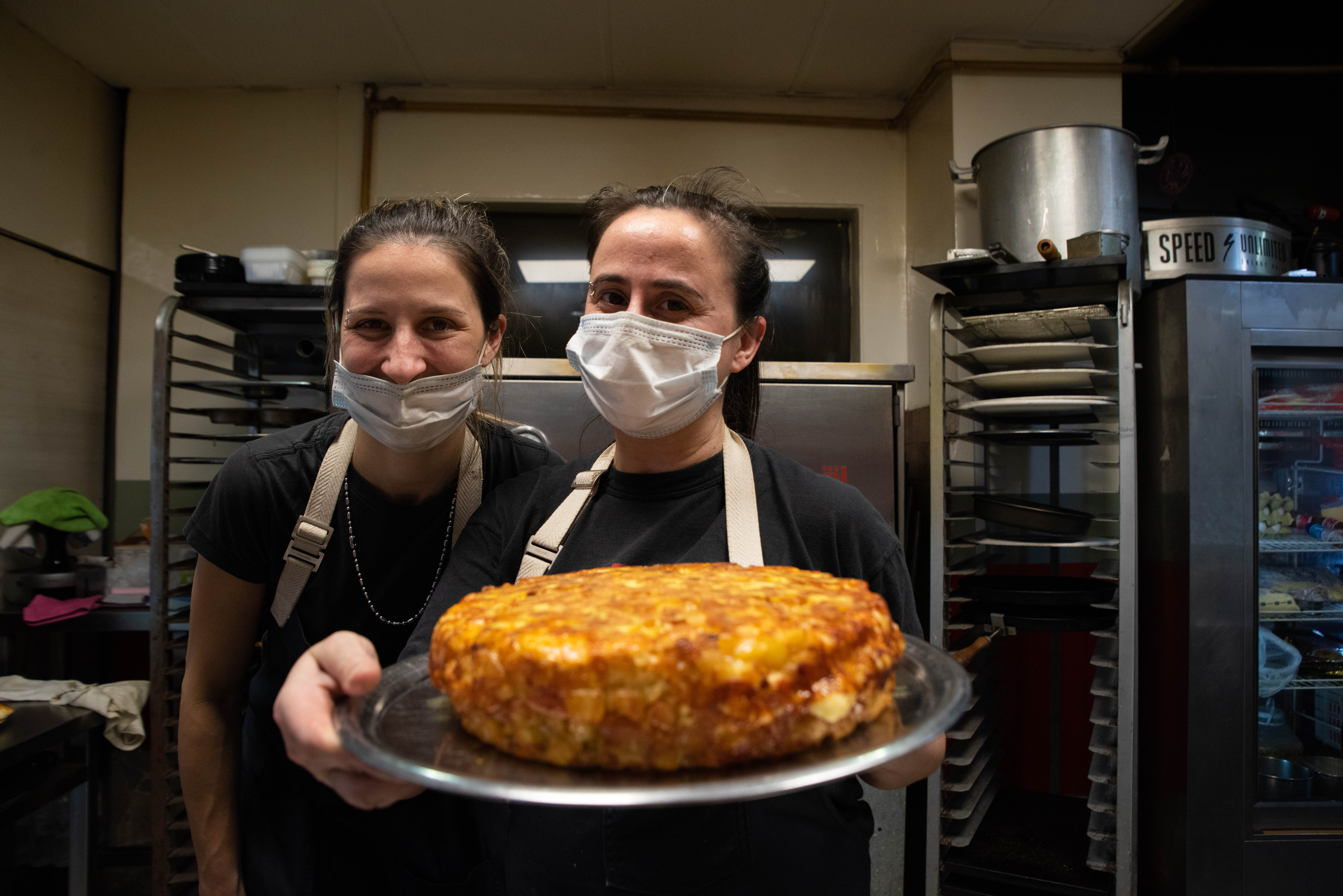 Cocinan en el Mercado Central, Netflix las eligió para un documental e  hicieron su tortilla de muzzarella en Masterchef Celebrity: Las Chicas de la  3 - Infobae