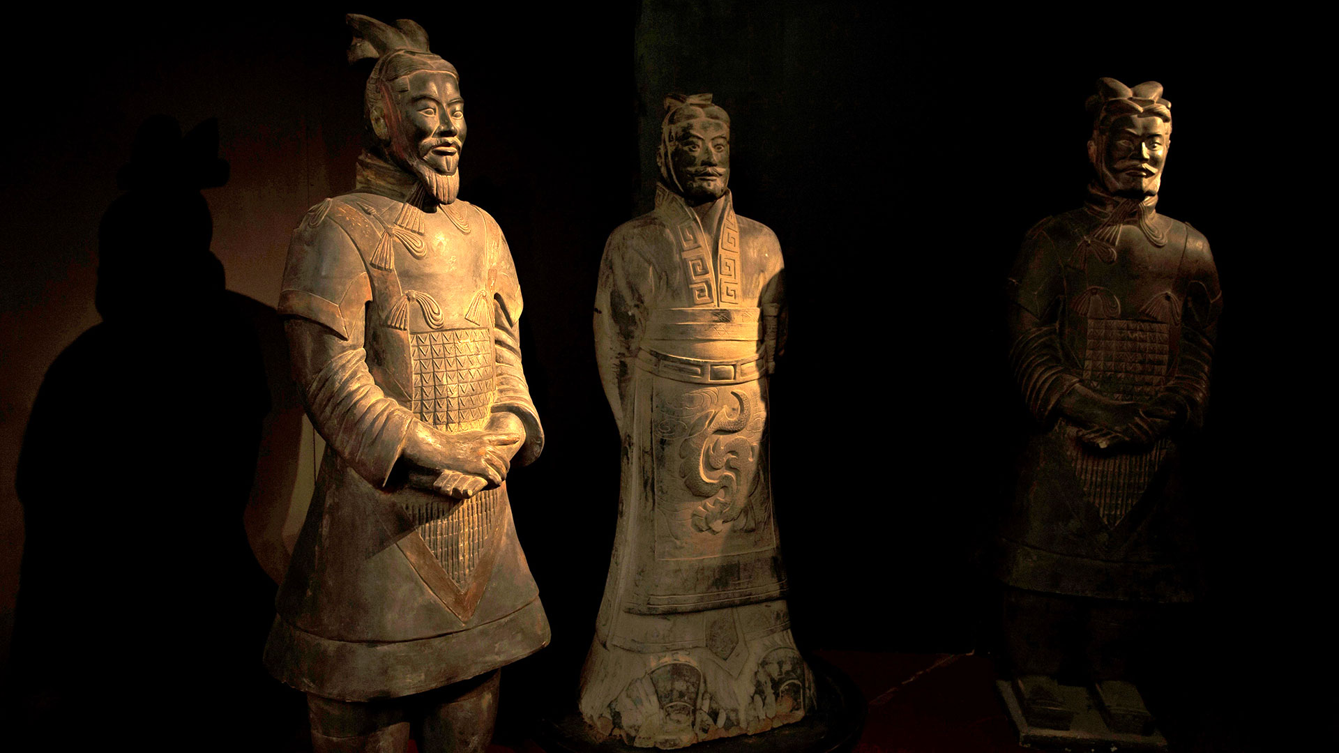 Varias de las figuras de la muestra "Los guerreros de Xian" (Foto: EFE/ Pedro Puente Hoyos)
