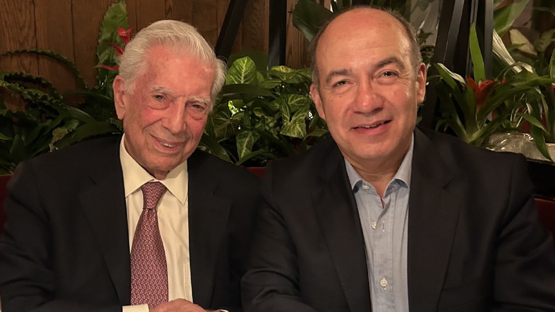 Felipe Calderón se reunió con Mario Vargas Llosa: “Un gusto y un honor”