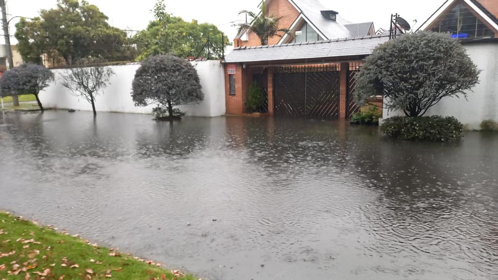 Vecinos Reportan Inundaciones En San José De Bavaria Por Fuertes Lluvias En Bogotá Infobae 8678