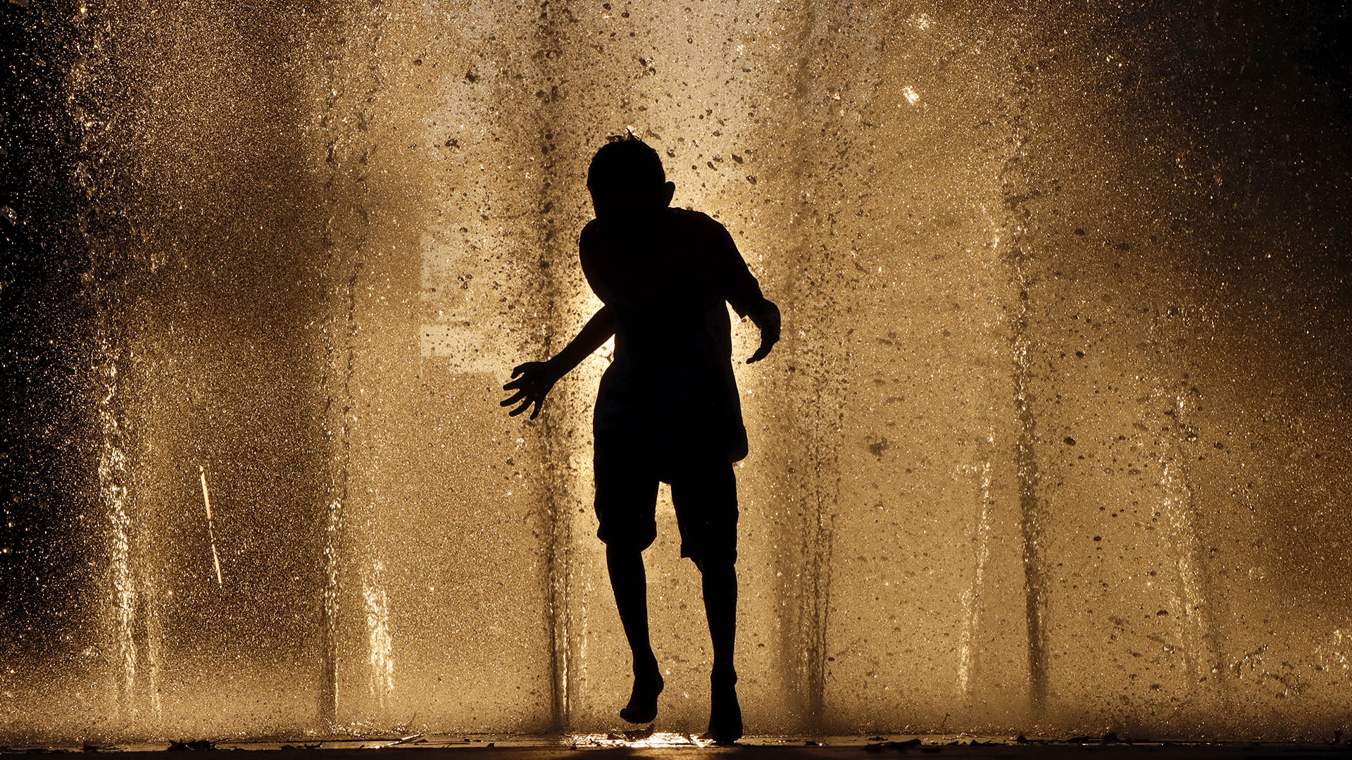 Los mareos o desmayos, los dolores de estómago, la falta de apetito, náuseas o vómitos, dolores de cabeza, entre otros, pueden ser síntomas de un golpe de calor. Consultar al profesional de la salud (Getty Images)