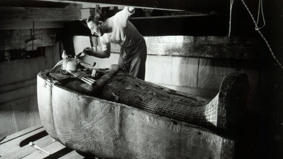 Howard Carter con la tumba de Tukantamon