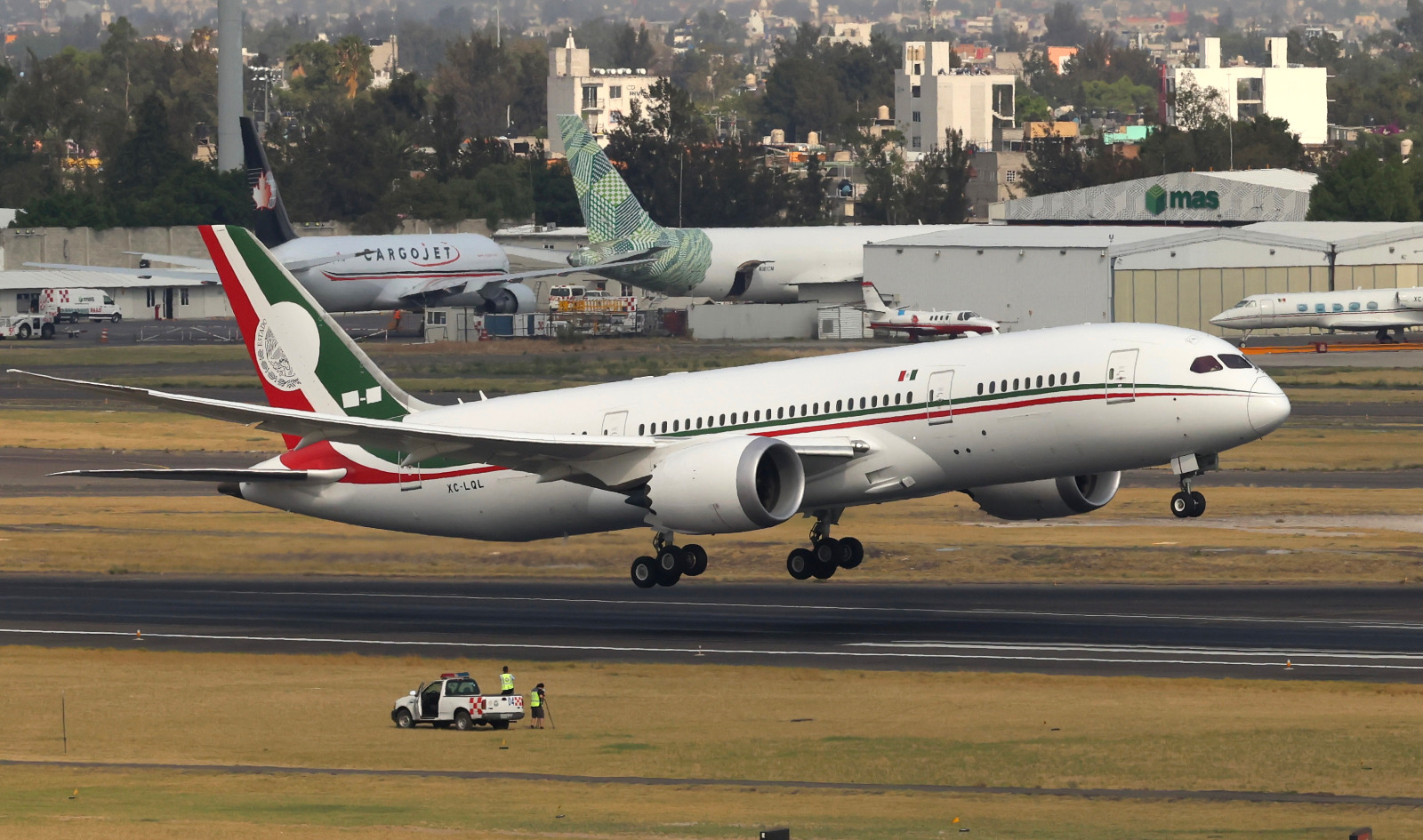 Y se marchó: avión Presidencial abandonó el AICM rumbo a Tayikistán