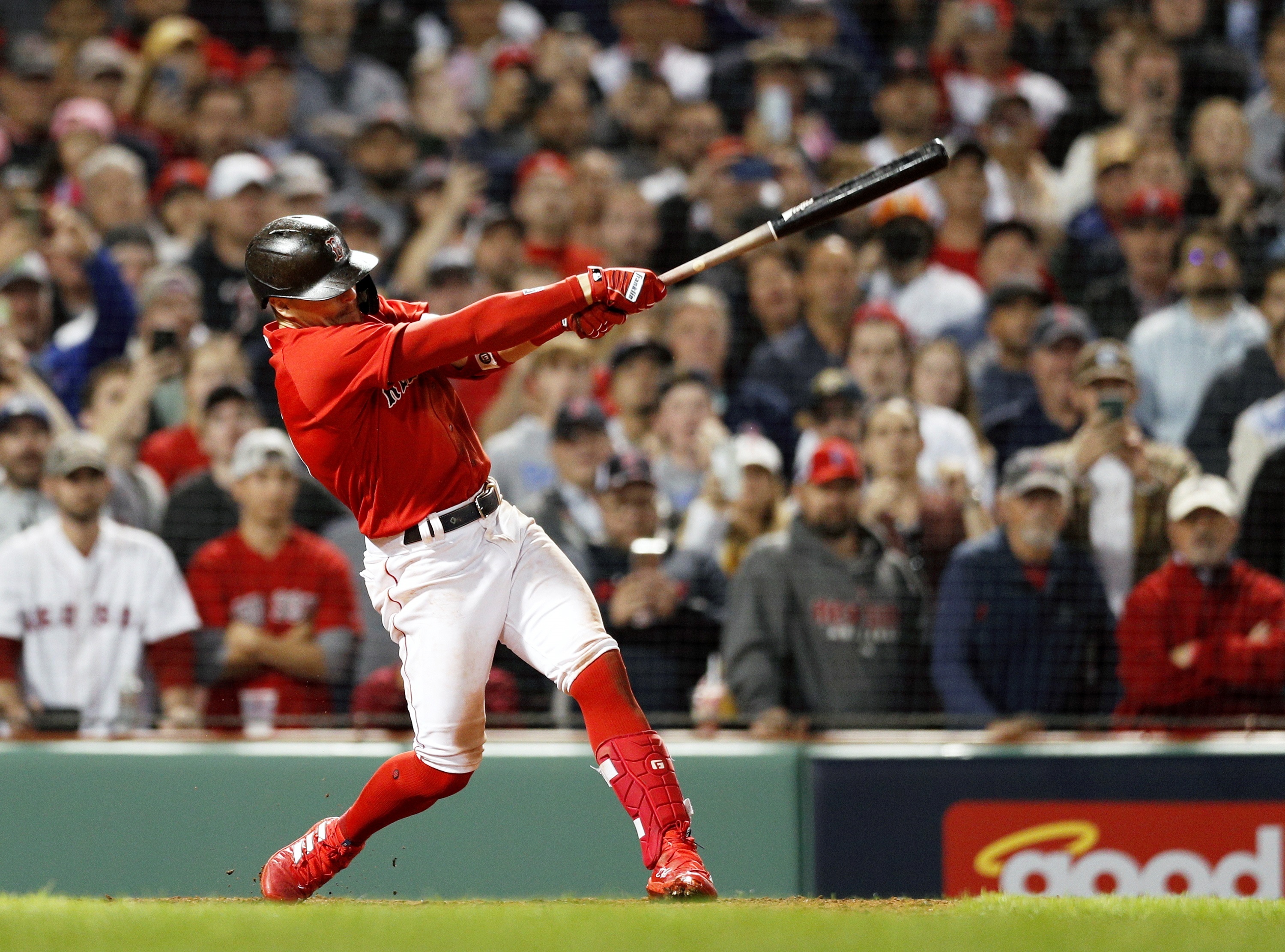 Kike Hernández conecta un jonrón de dos carreras y los Red Sox de