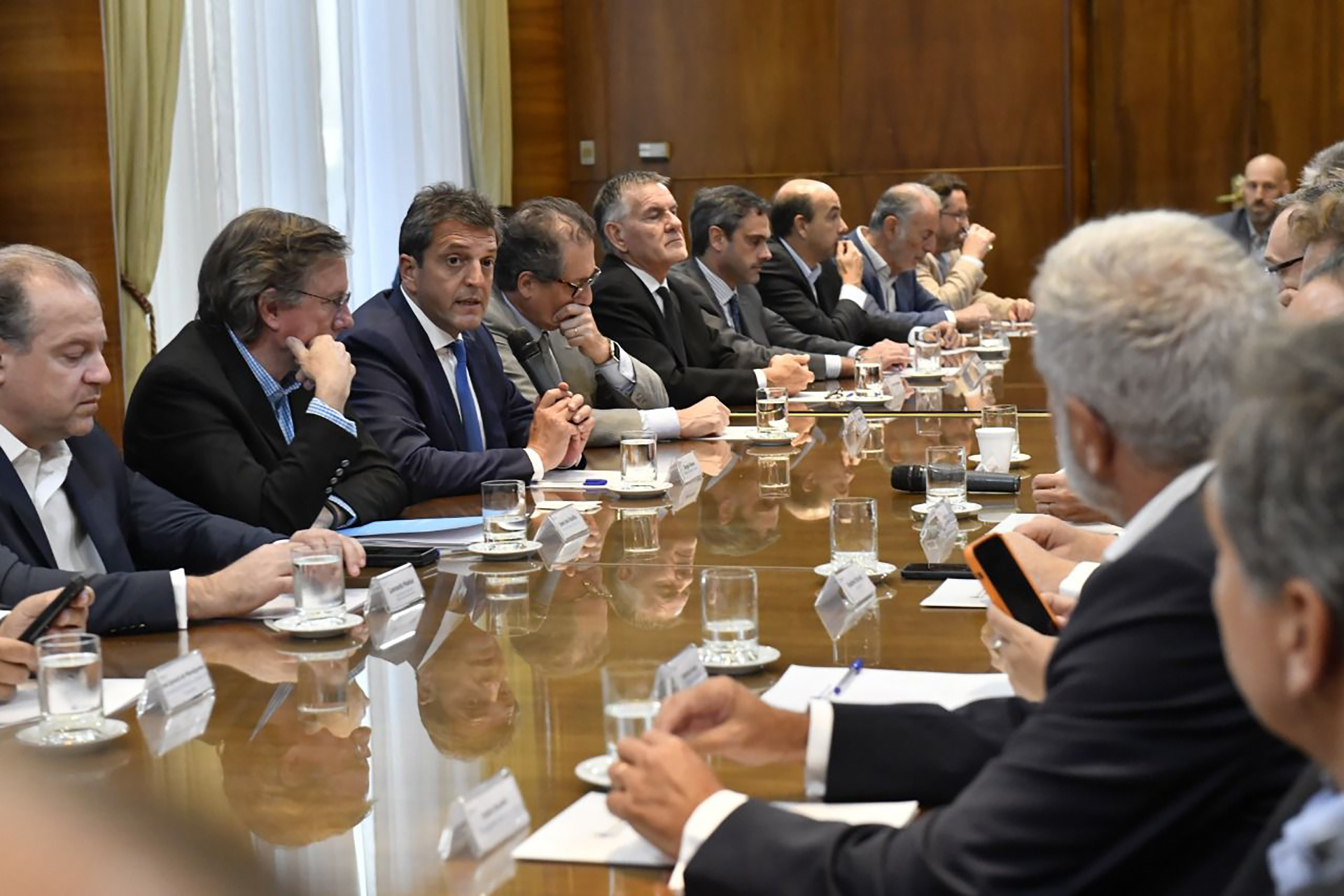 El ministro de Economía, Sergio Massa, con la Mesa de Enlace durante la previa al anuncio del dólar soja.