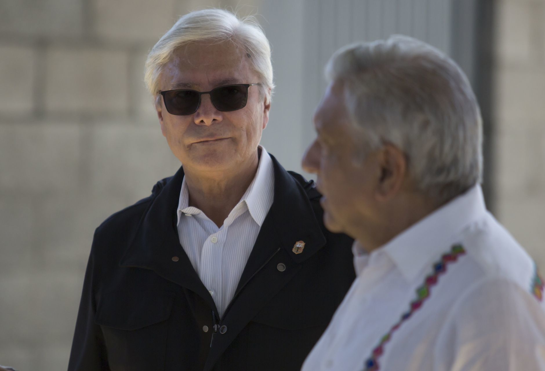 Jaime Bonilla observa al presidente Andrés Manuel López Obrador (Foto: Cuartoscuro)