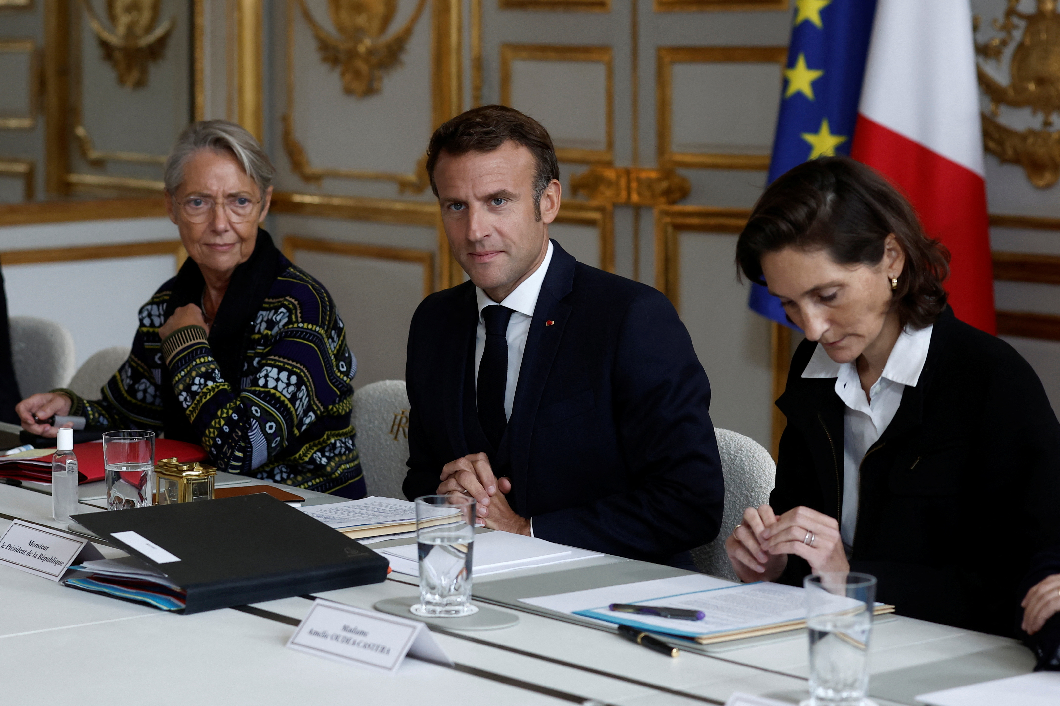 El presidente francés Macron se reúne con el Consejo de Juegos Olímpicos y Paralímpicos en París