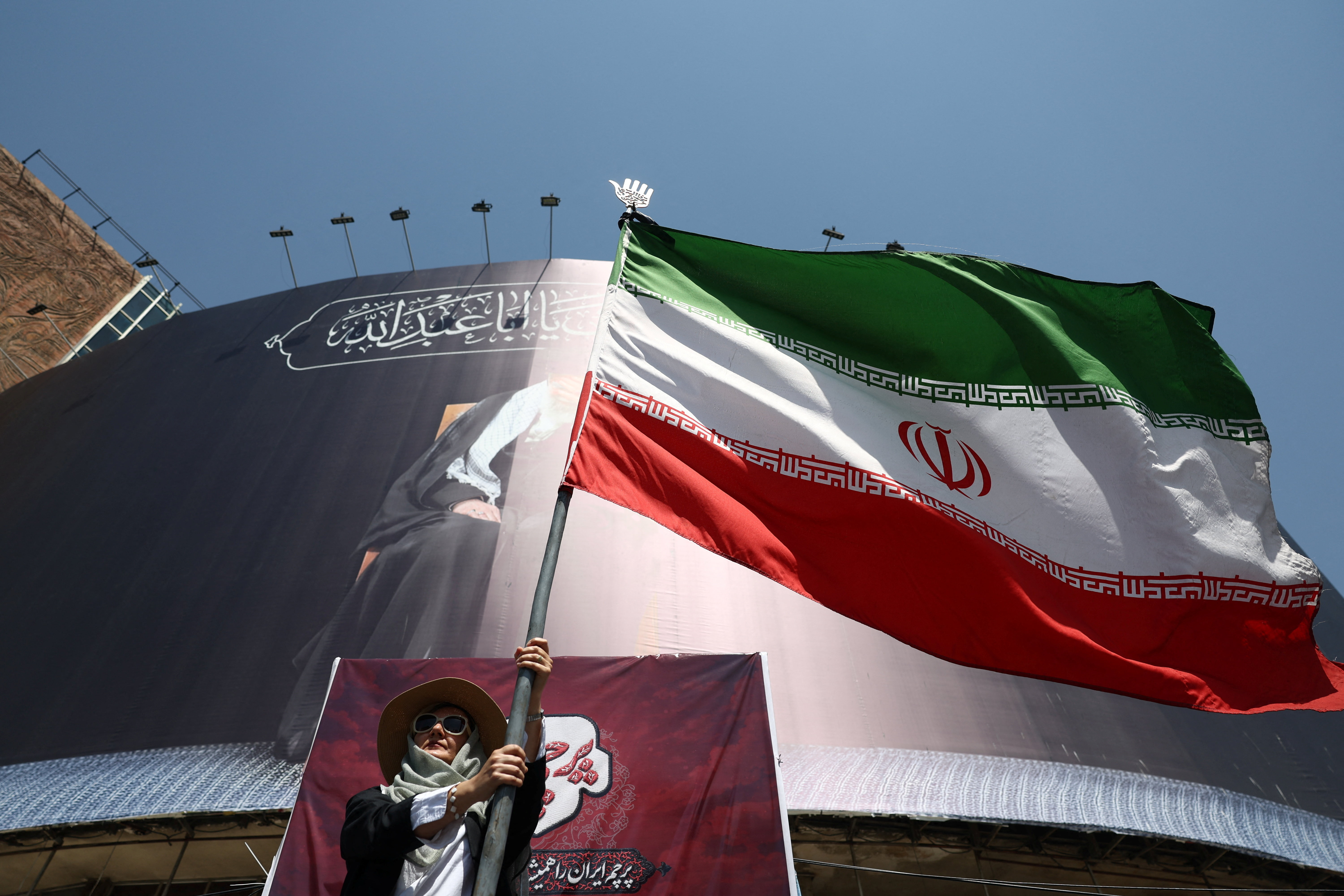 Ir&aacute;n amenaz&oacute; a los pa&iacute;ses que cooperen con EEUU y dijo que endurecer&aacute; el cierre de Ormuz si se mantiene el bloqueo naval
