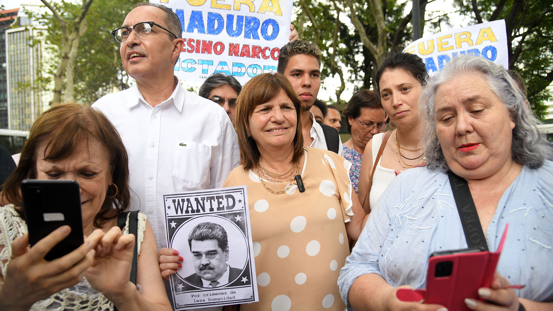 Patricia Bullrich participó de una protesta contra la llegada a Argentina del dictador de Venezuela, Nicolás Maduro
