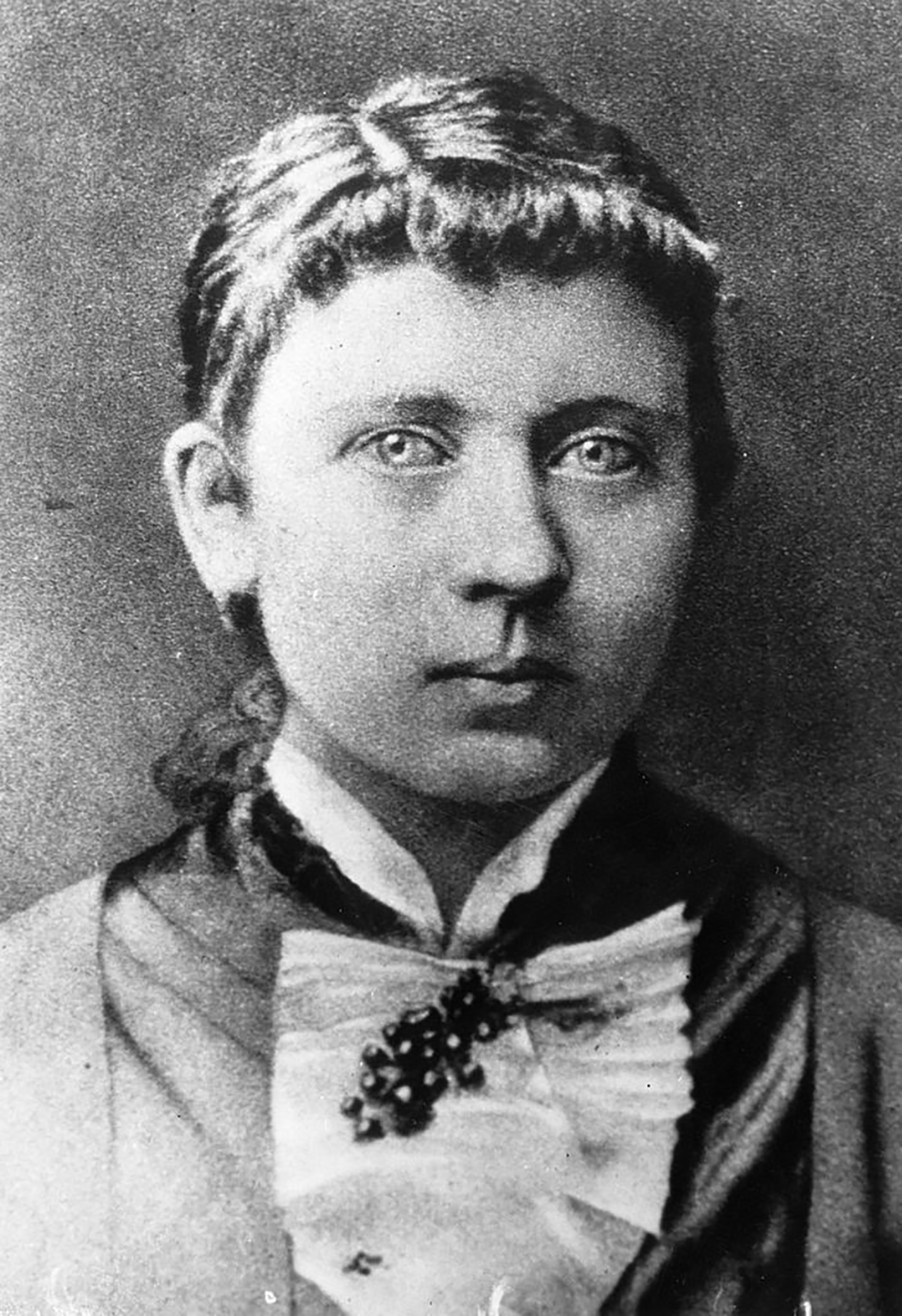 Klara Polz de Hitler, la madre del hombre que se convirtió en dictador, siempre lo sobreprotegió (Three Lions/Getty Images)