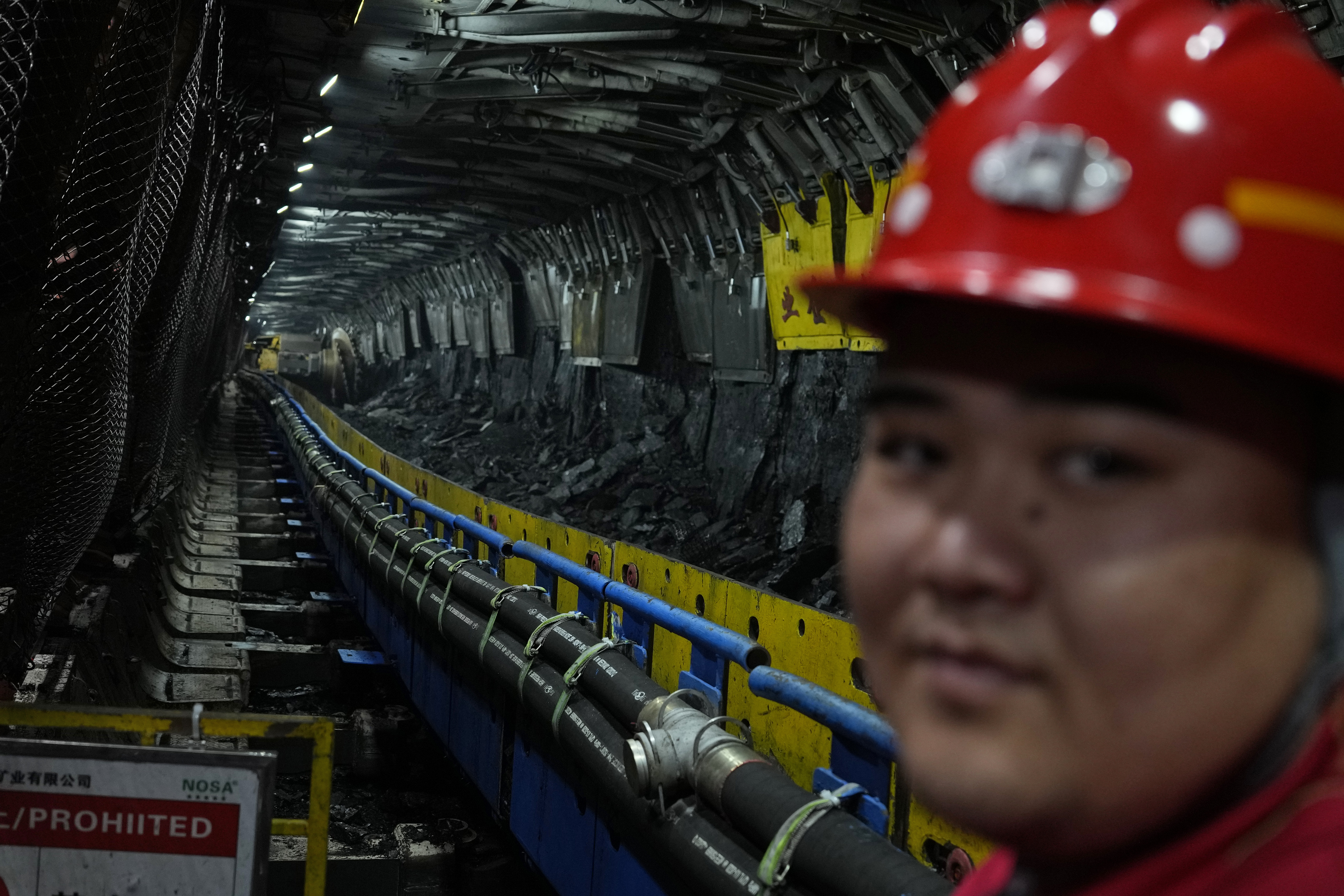 Una explosi&oacute;n de gas en una mina de carb&oacute;n de China dej&oacute; al menos 90 muertos y 9 desaparecidos