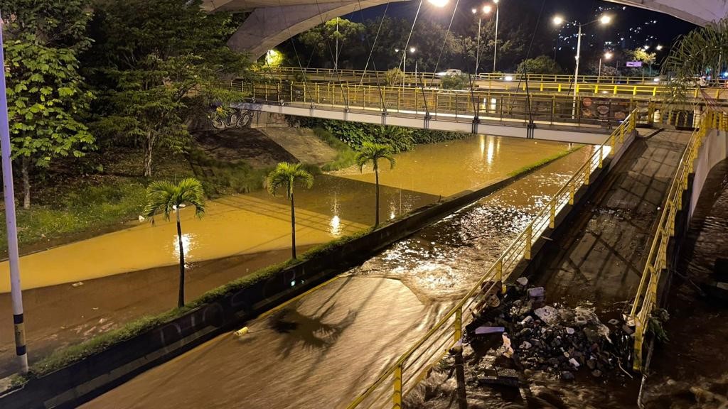 Inundación del deprimido de La Aguacatala. 
Alcaldía de Medellín