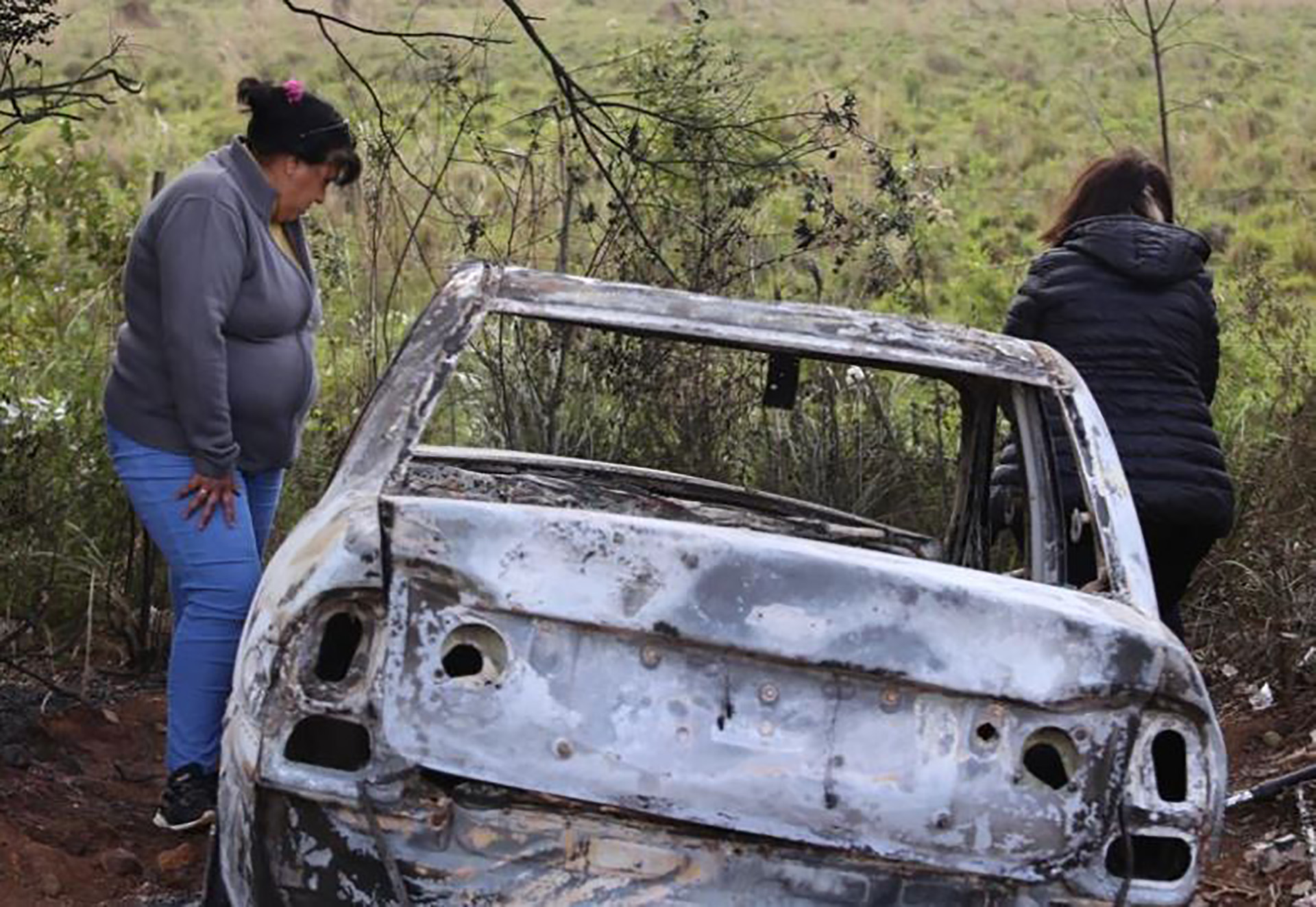 Así quedó el auto de Claudia Benitez luego de prenderse fuego (https://www.elterritorio.com.ar/)
