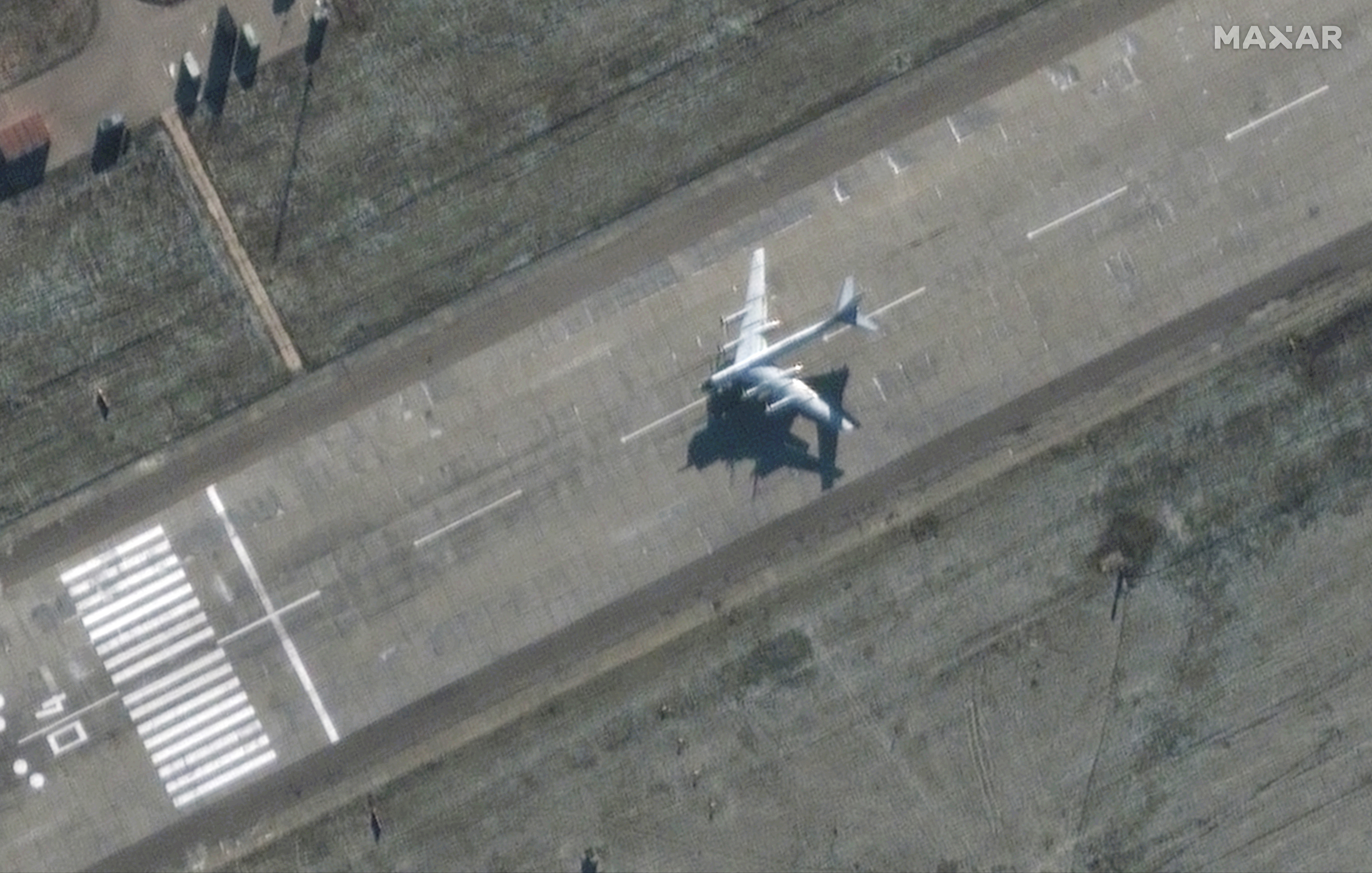 Un bombardero ruso se prepara a despegar de la base de Engels (Maxar Technologies/REUTERS)
