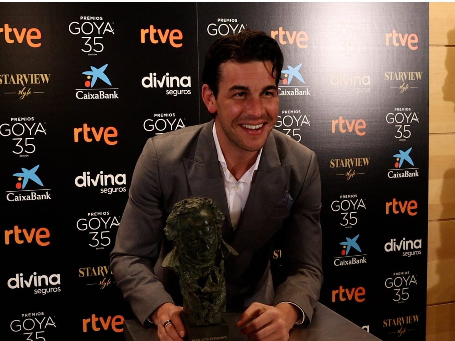 Estas han sido las palabras de Mario Casas al llevarse el Goya a casa -  Infobae