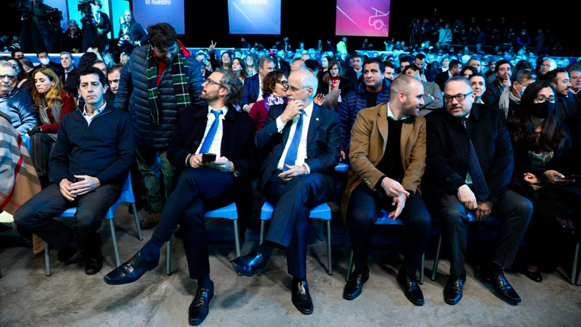 Eduardo "Wado" de Pedro, Santiago Cafiero, Jorge Taiana, Martín Guzmán y Matías Kulfas durante el acto de YPF en Tecnópolis