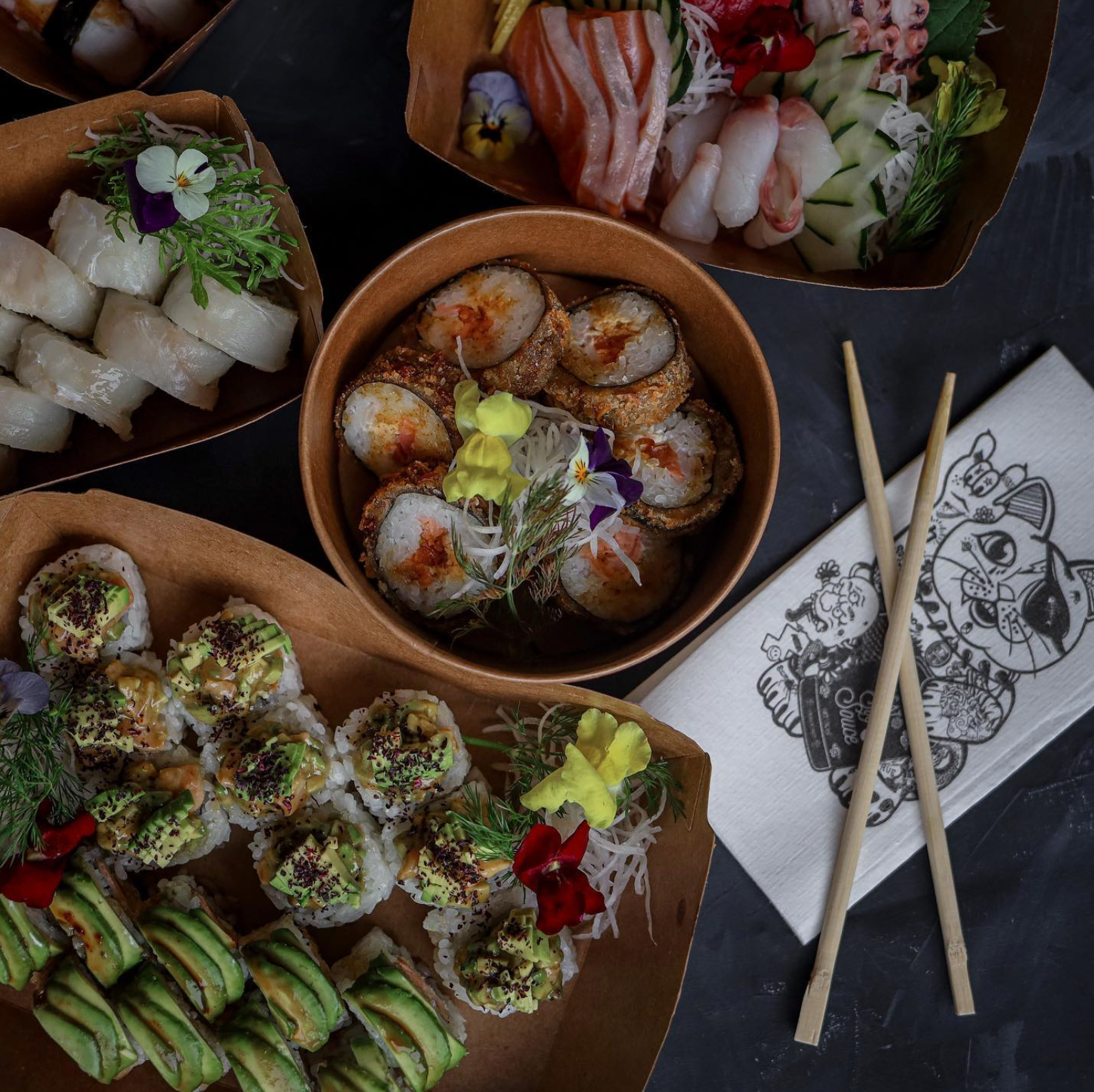 Ya sea para comer en el local, delivery o pedir para llevar, la propuesta de Roy Asato siempre es una buena opción (Instagram)