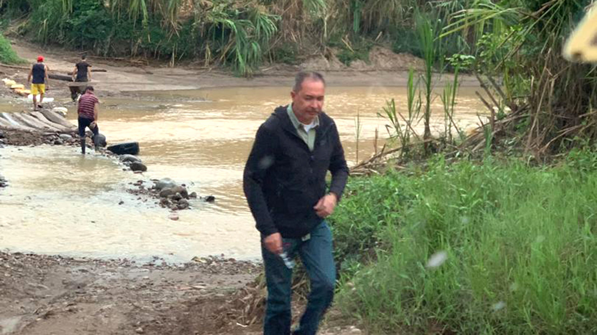 Richard Blanco cruzó por una trocha, los pasos ilegales en la frontera con Colombia