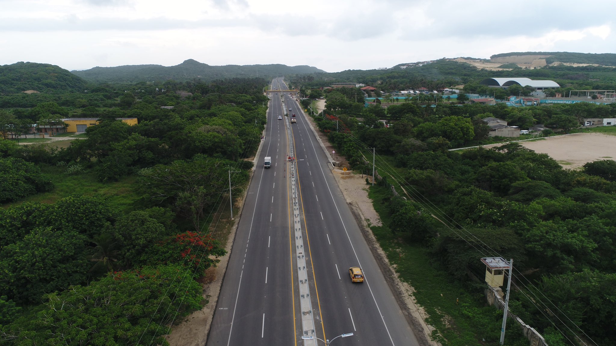 Vía entre Barranquilla y Cartagena a la altura del peaje Papiros