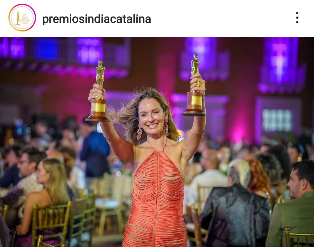 Presentadora Claudia María Bahamón Jaramillo, ganadora en los Premios India Catalina 2023. @premiosindiacatalina. Instagram