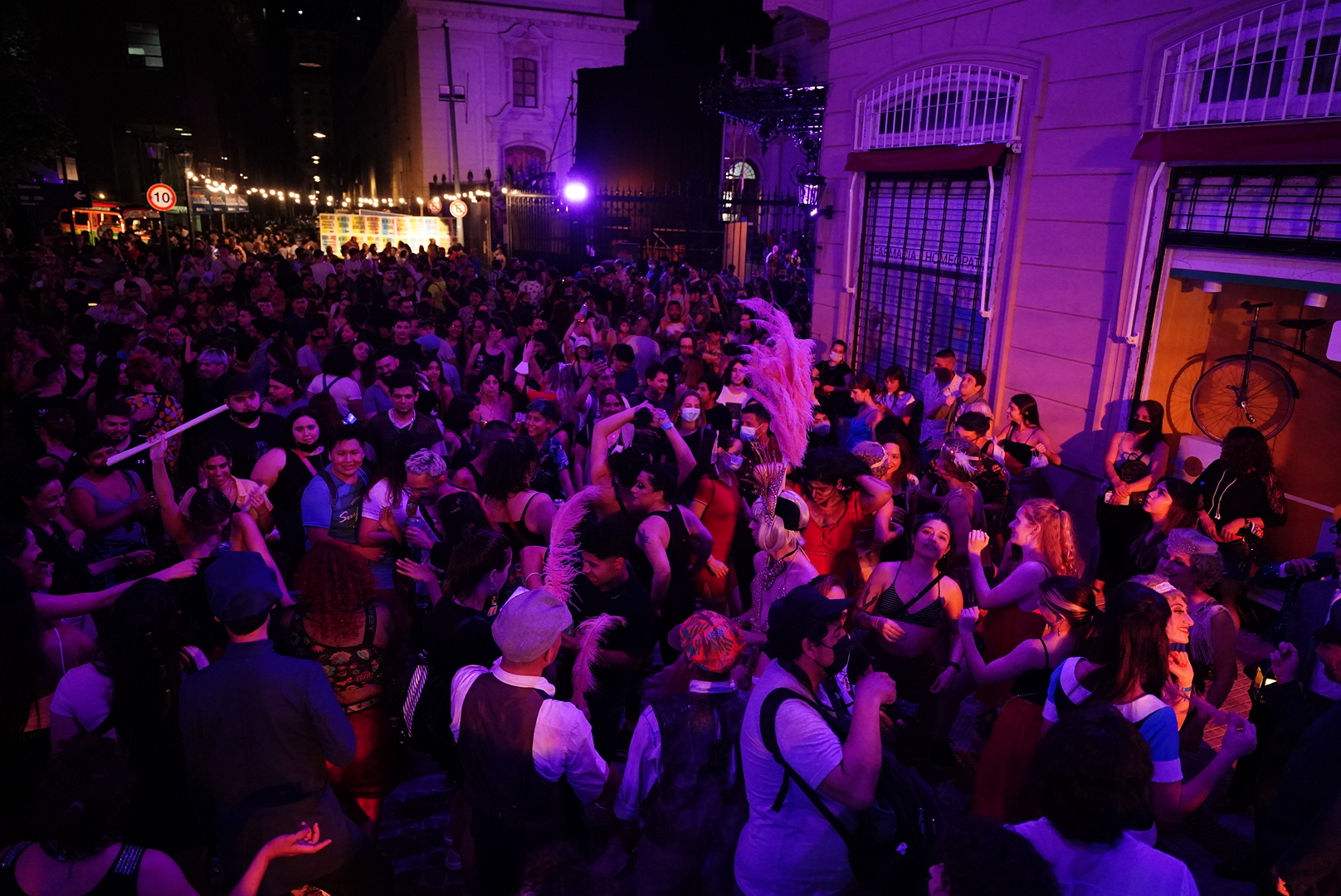 Fiesta en la puerta del BAM (Foto: Franco Fafasuli)