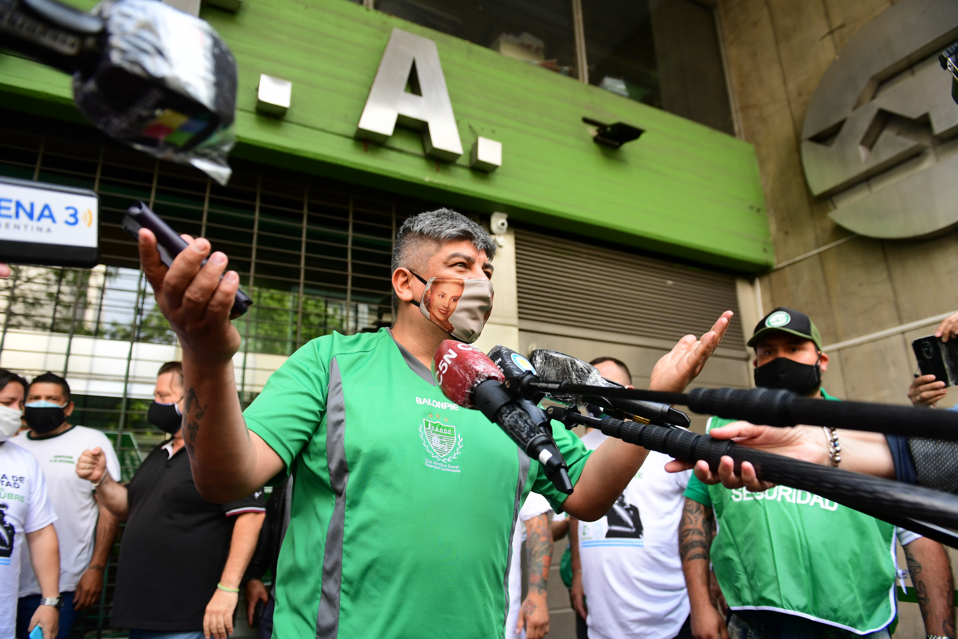 Pablo Moyano, titular de Camioneros, estuvo al frente de la caravana de la lealtad por la avenida 9 de Julio
