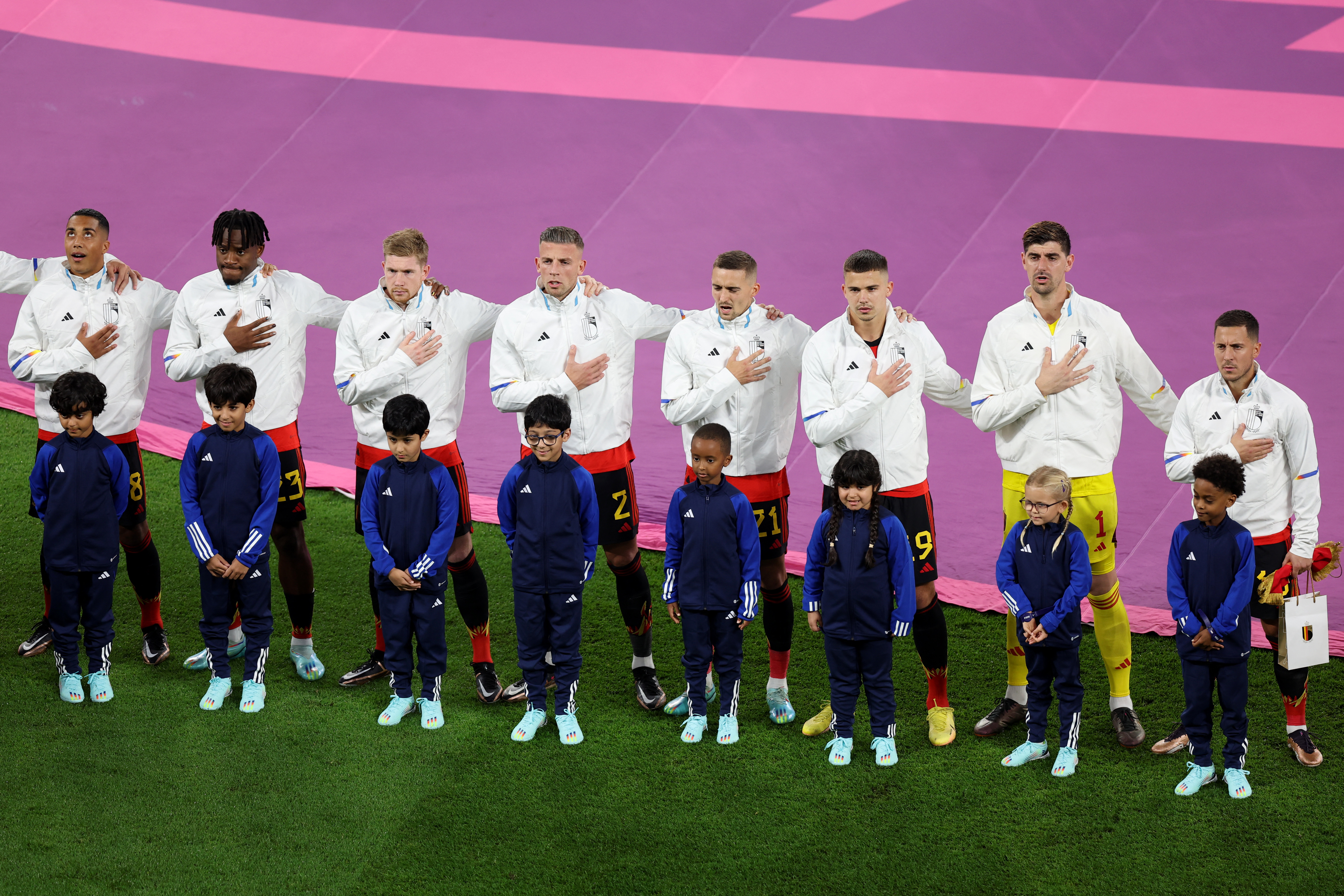 El momento del himno nacional de Bélgica antes del partido ante Canadá por el Mundial de Qatar (REUTERS/Molly Darlington)