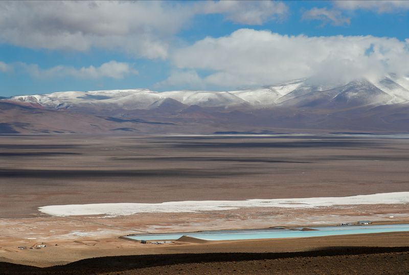 Piletas para extraer litio, en cercanías del campo Salar del Rincón, en la provincia de Salta (REUTERS/Agustin Marcarian)