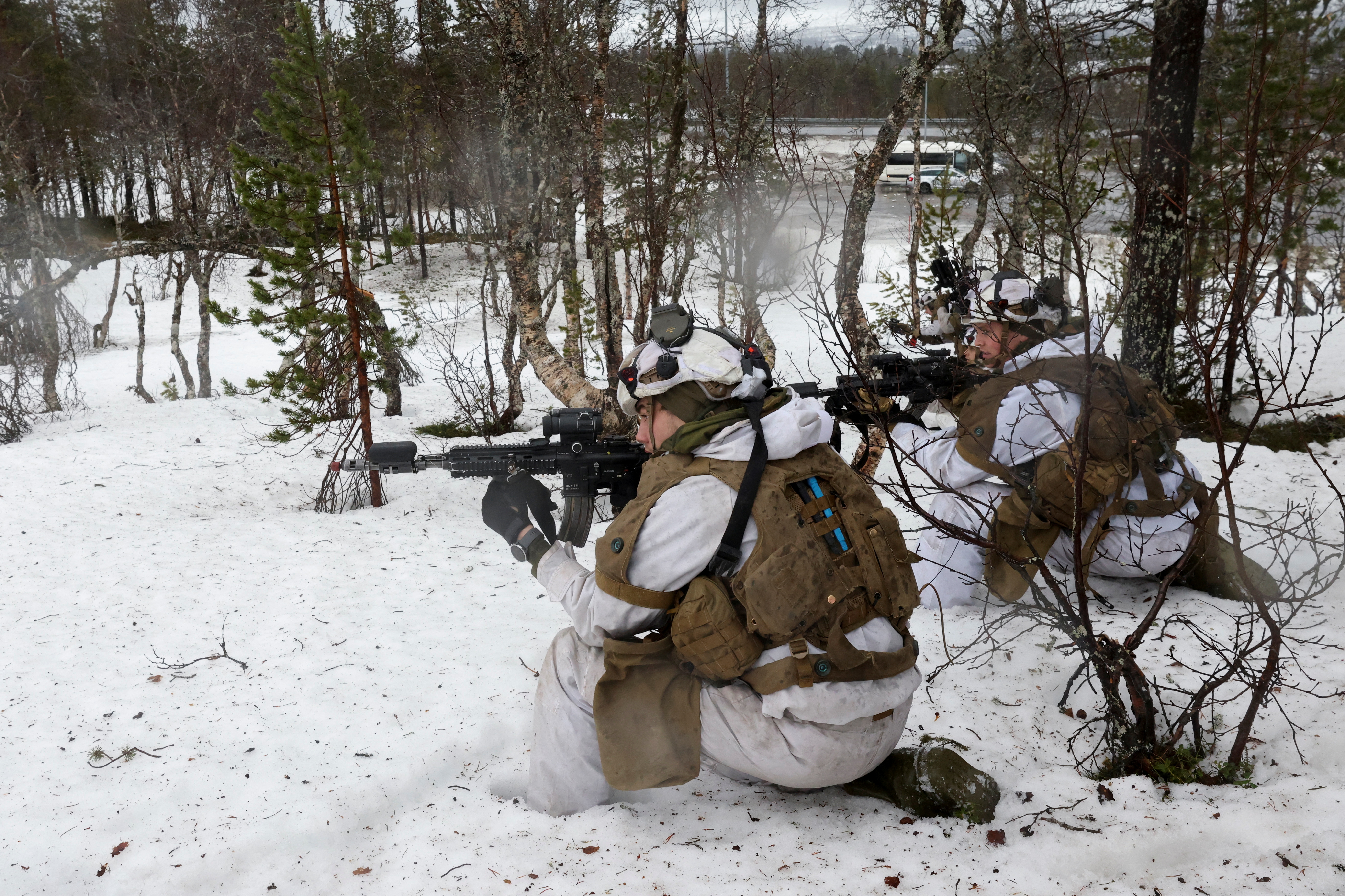 Miembros del Batallón Armado del Ejército Noruego (REUTERS/Yves Herman)