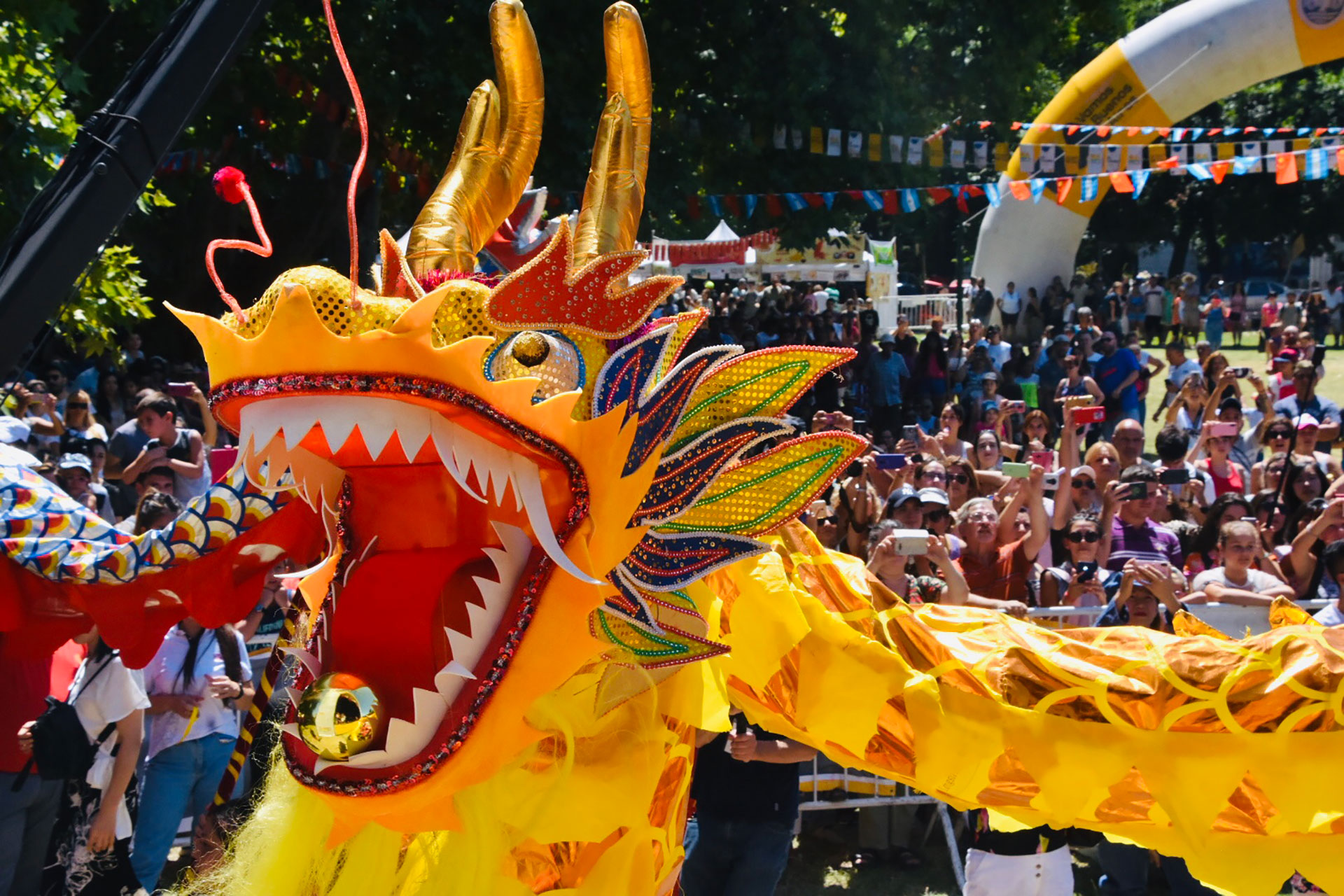 La Danza del dragón es una de las partes más importantes del festejo en las calles
