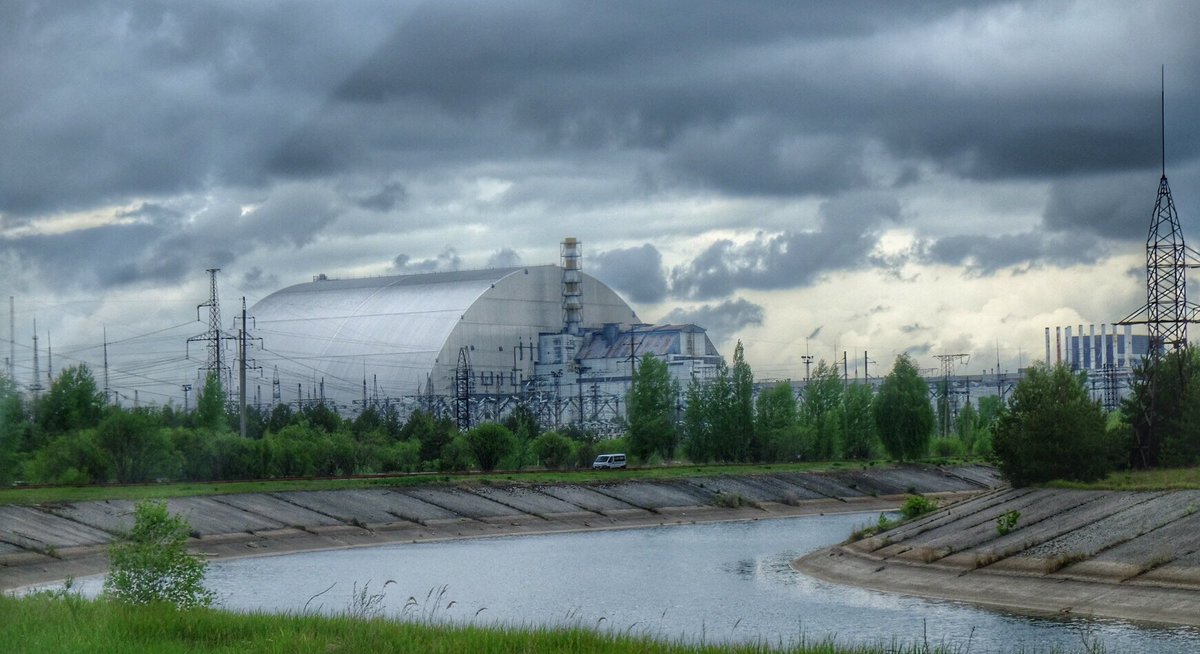 Central Nuclear de Chernóbil (Ucrania), con el edificio de contención instalado sobre el reactor número 4. Mayo de 2017. Germán Orizaola, Author provided
