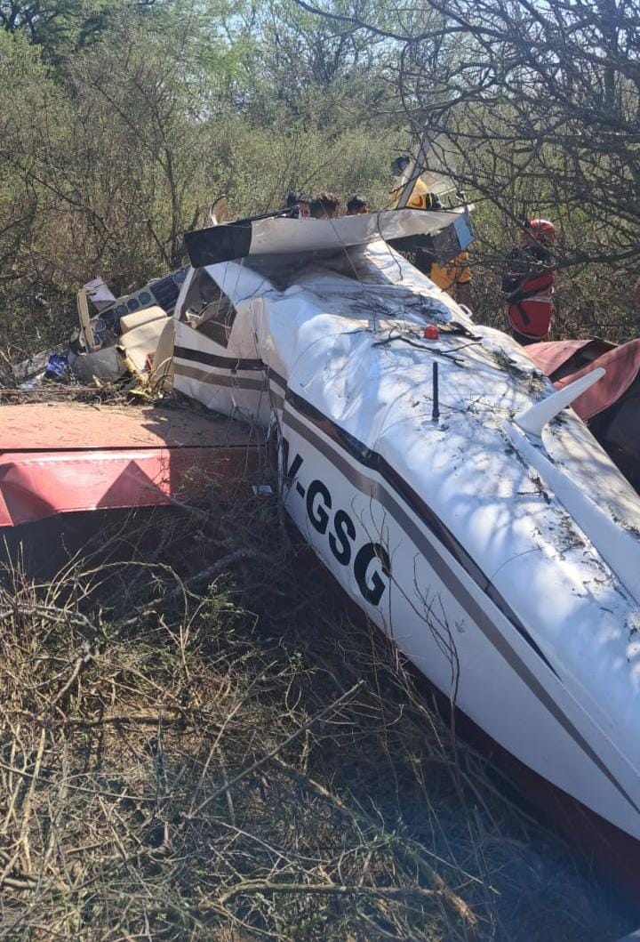 Cayó una avioneta en el sur de Córdoba con cinco personas a bordo: hay dos menores heridos