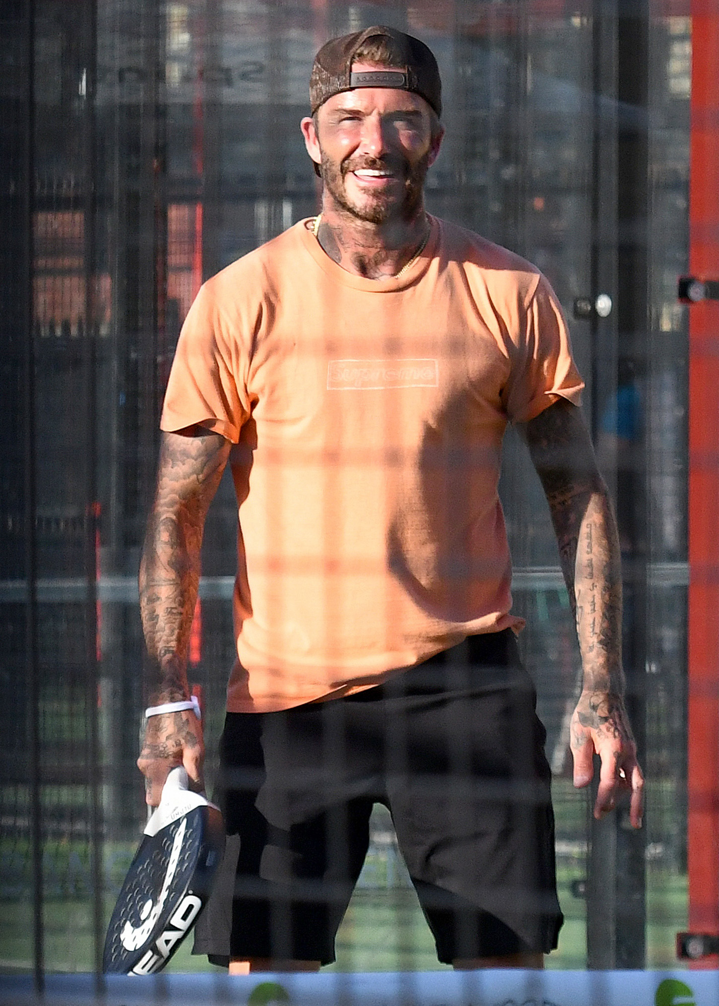 David Beckham jugó un partido de padel junto con un grupo de amigos en unas canchas de Miami