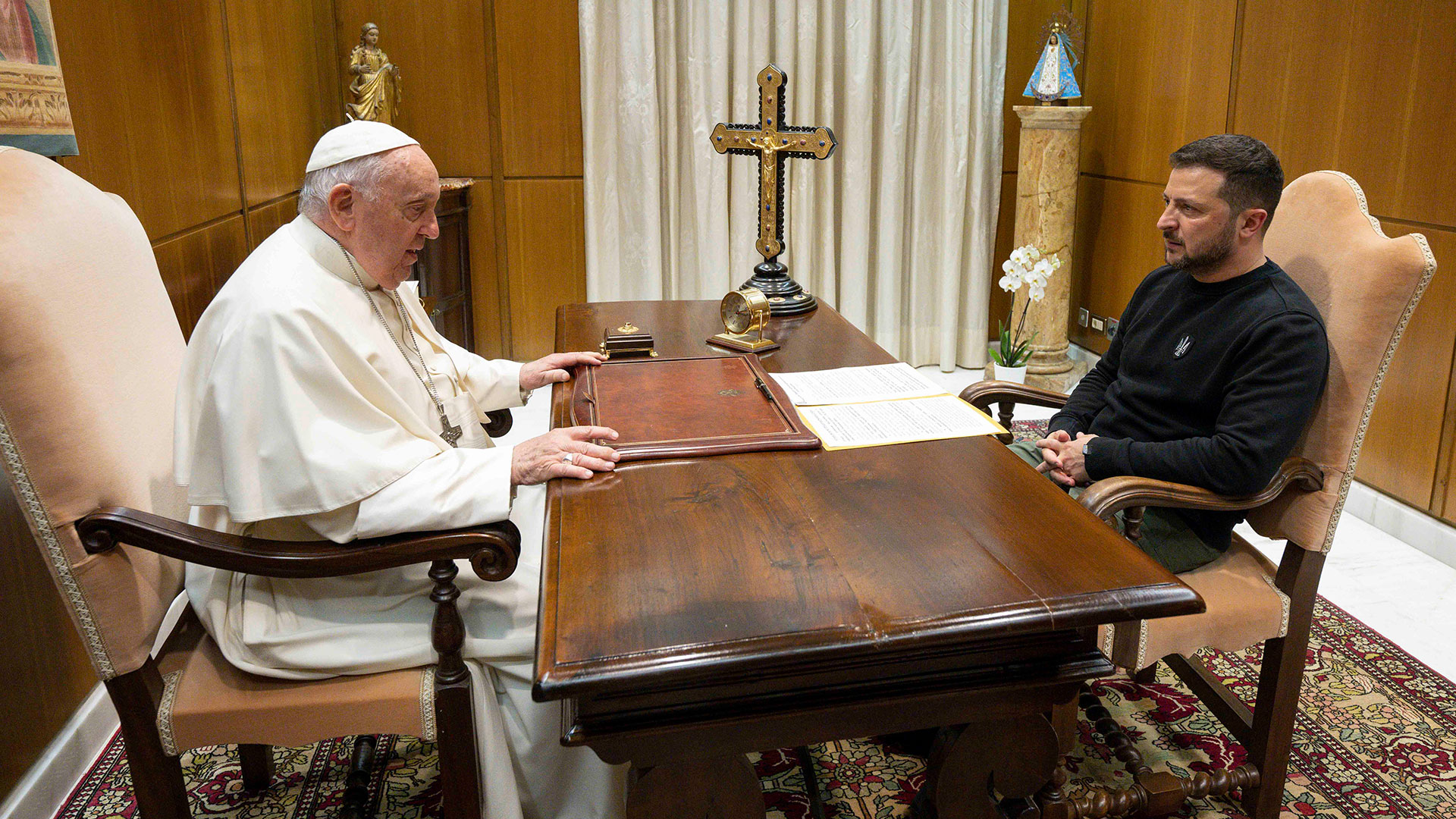 El 13 de mayo, el Papa recibió a Zelensky en el Vaticano y coincidieron en la necesidad de continuar con los esfuerzos humanitarios en apoyo de la población (AFP)