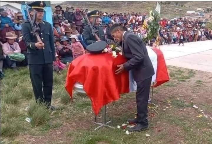 Sepelio del policía asesinado en Puno