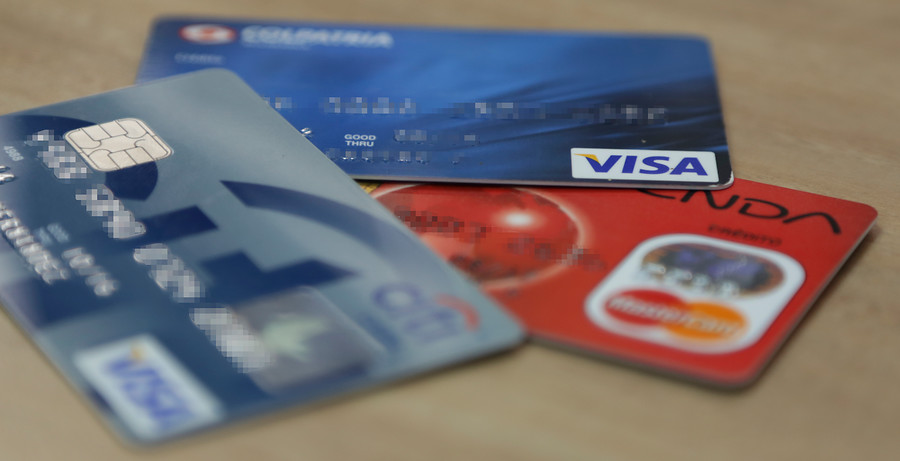 A fines de noviembre de 2021 el BCRN prohibió para financiación de pasajes y servicios turísticos en el exterior con tarjetas de crédito. Foto: Colprensa