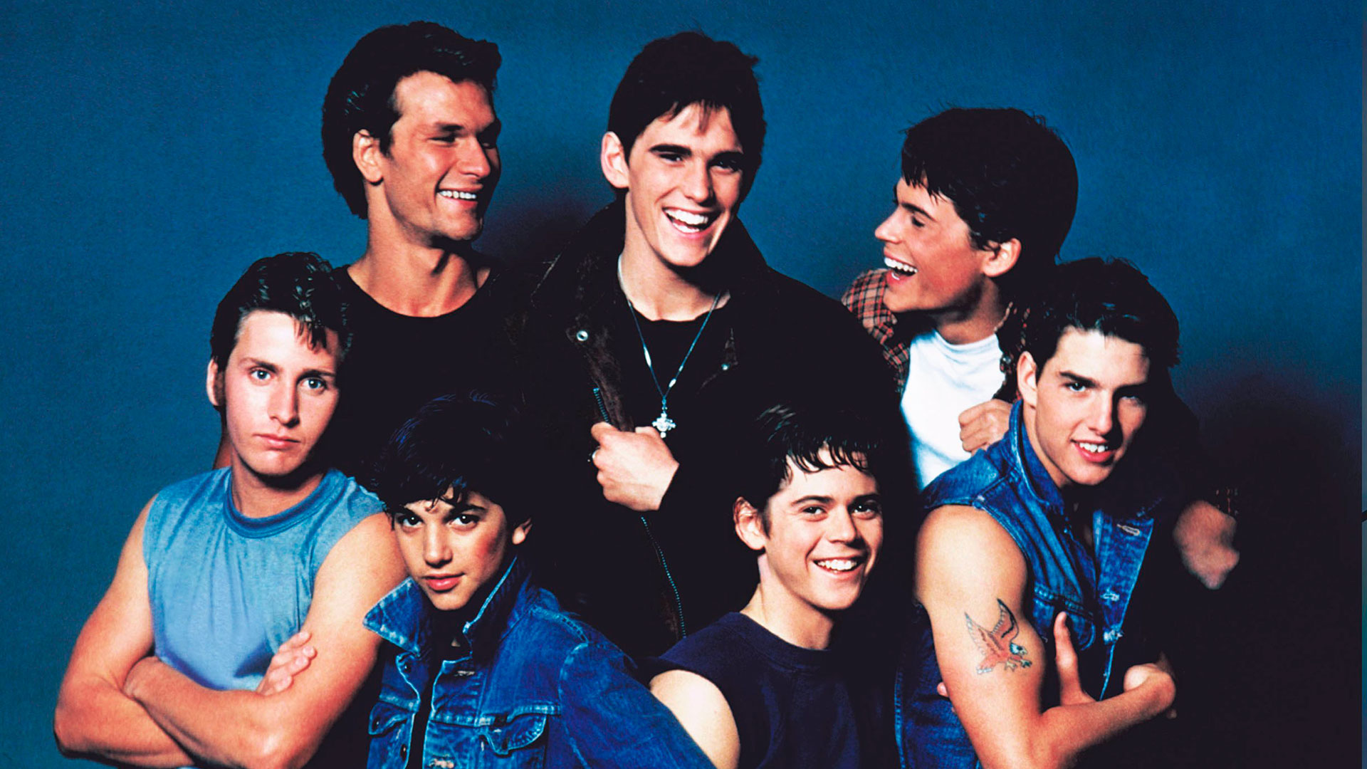 Tom Cruise, Matt Dillon, Emilio Estévez y Rob Lowe se convirtieron en ídolos y modelos de una generación. Cientos de adolescentes se enamoraban de ellos en "Los marginados" de Francis Ford Coppola 
(The Grosby Group)