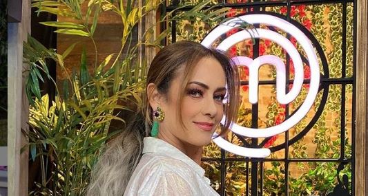 La conductora y actriz de Tv Azteca es entrevistada sobre rumores de que podría dejar el programa de cocina (Foto: Instagram @anettemicheltv)