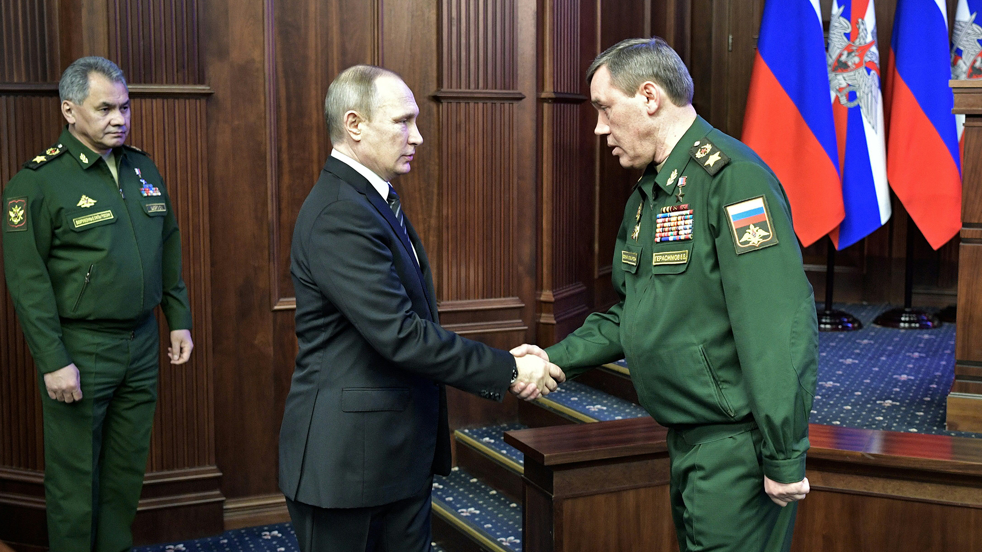Gerasimov junto a Vladimir Putin (AFP)