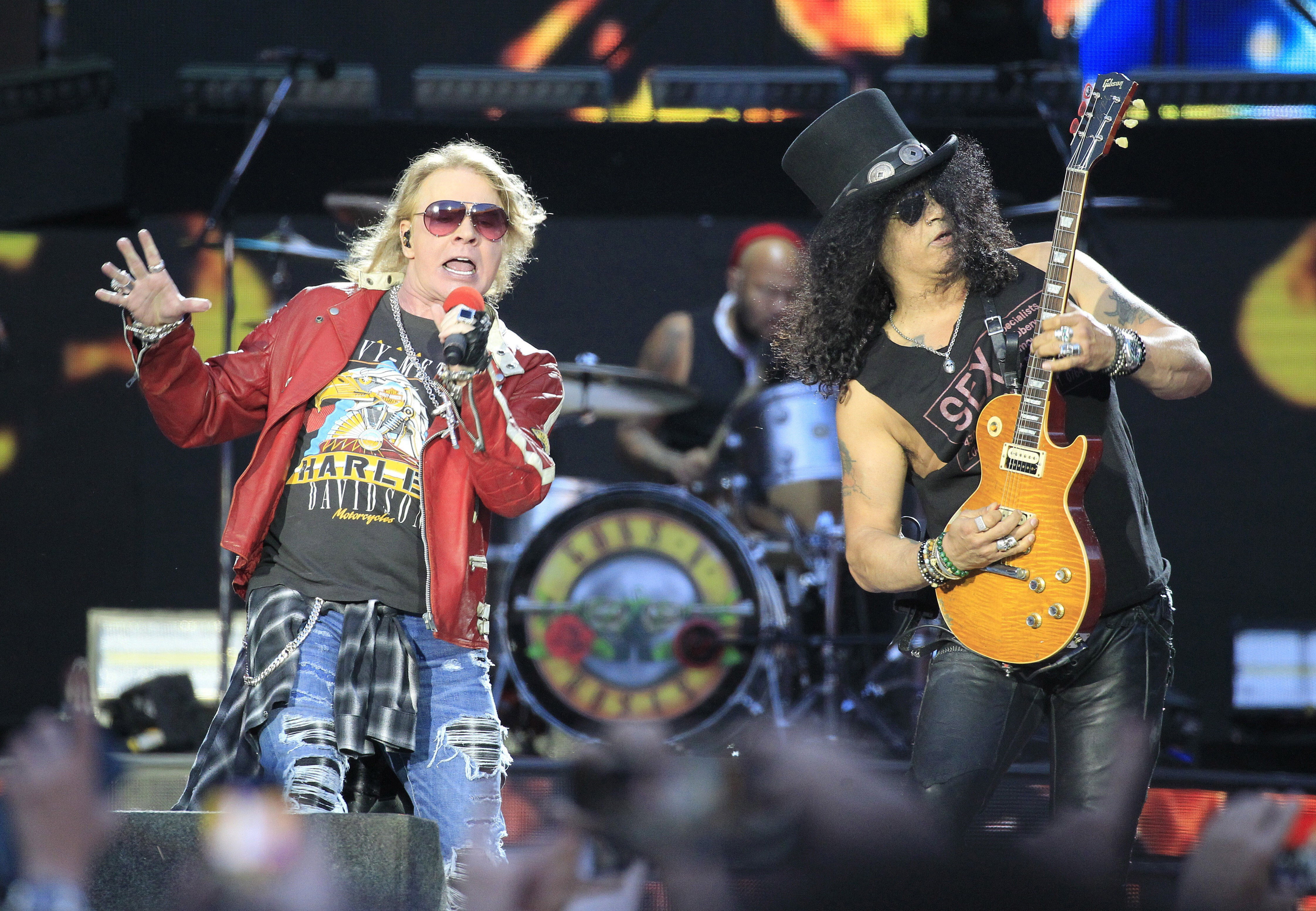 Los integrantes de Guns N´Roses Axl Rose y Slash, durante una actuación en Madrid (EFE/Victor Lerena/Archivo)