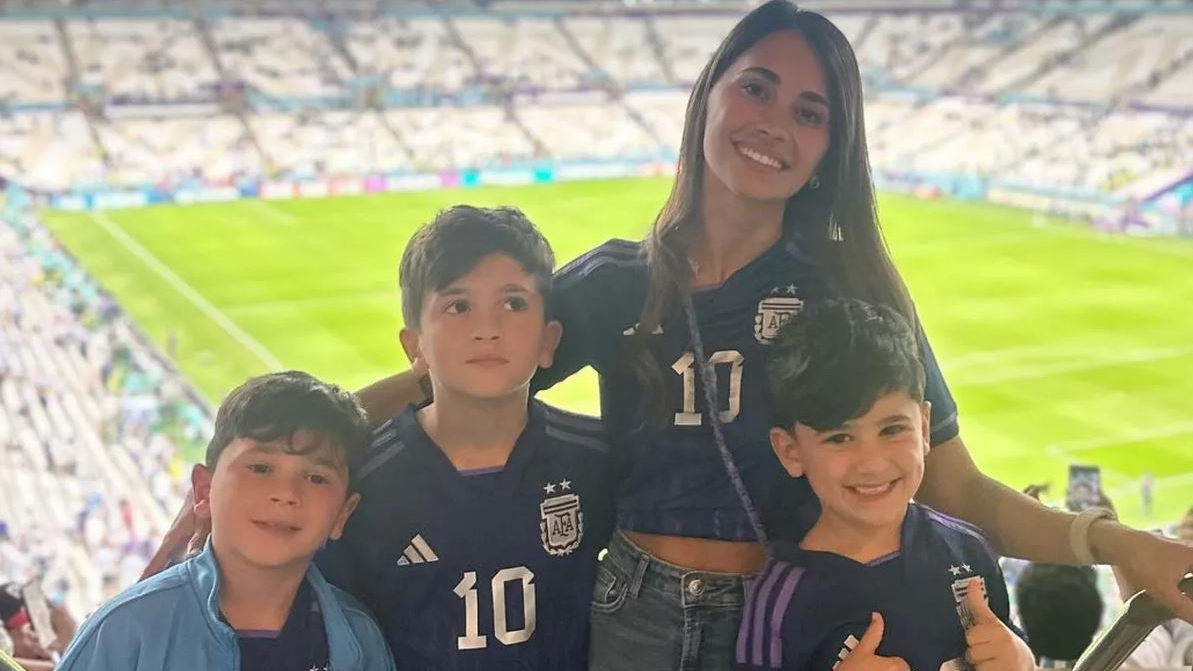 La foto de Mateo Messi durante el partido entre Argentina y Polonia que se volvió viral: “La tranquilidad de saber que tu papá es La Pulga”