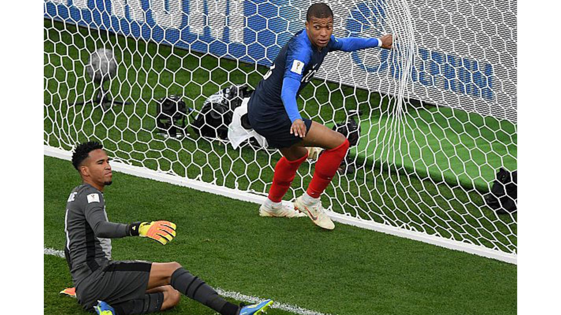 Kylian Mbappé se estrenó como goleador en el Mundial Rusia 2018 ante Perú.