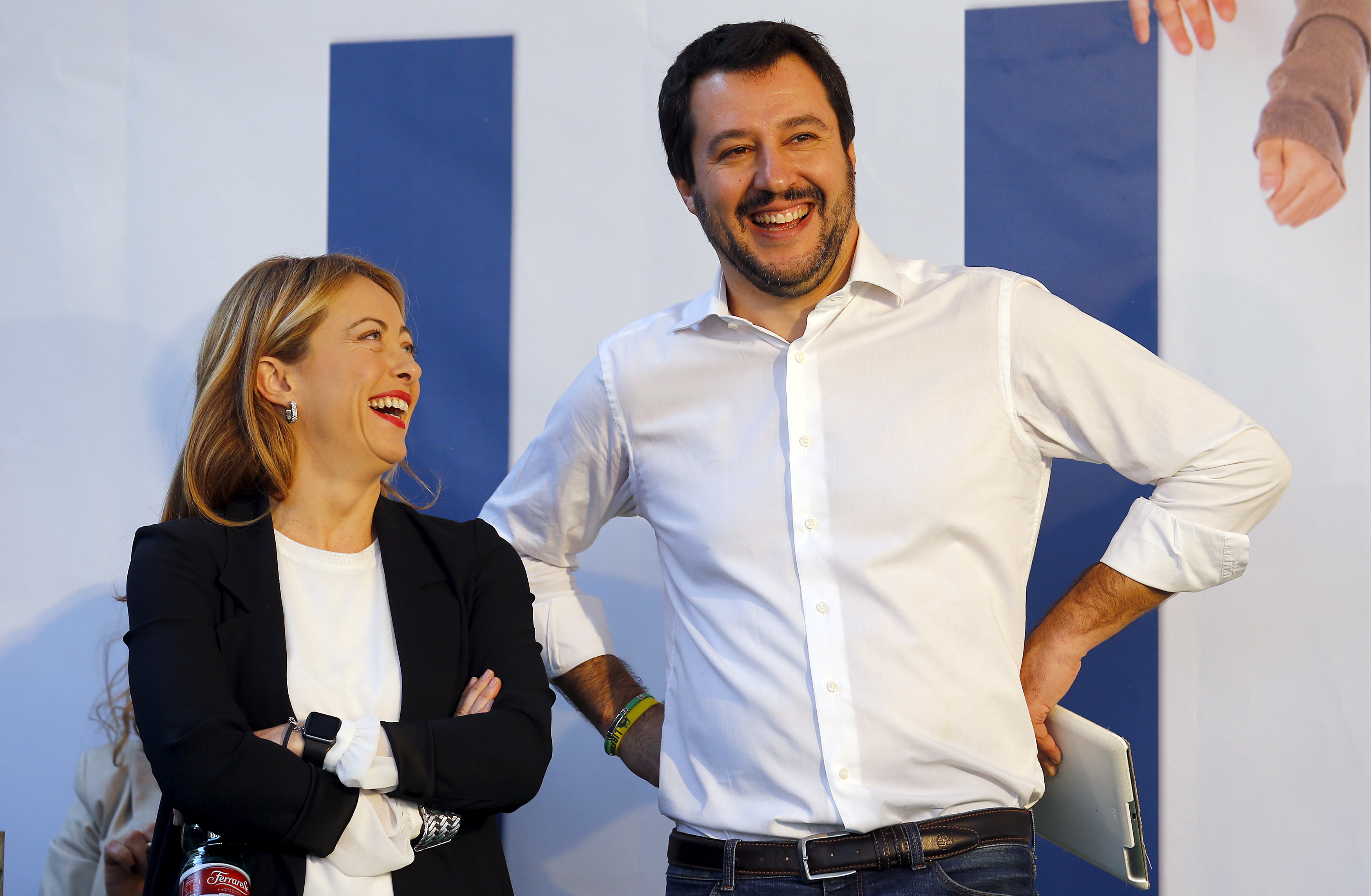 Desmarcarse de su socio Matteo Salvini, incluso cuando las diferencias surjan a diario. El difícil equilibrio de Giorgia Meloni hasta el próximo domingo (Reuters)