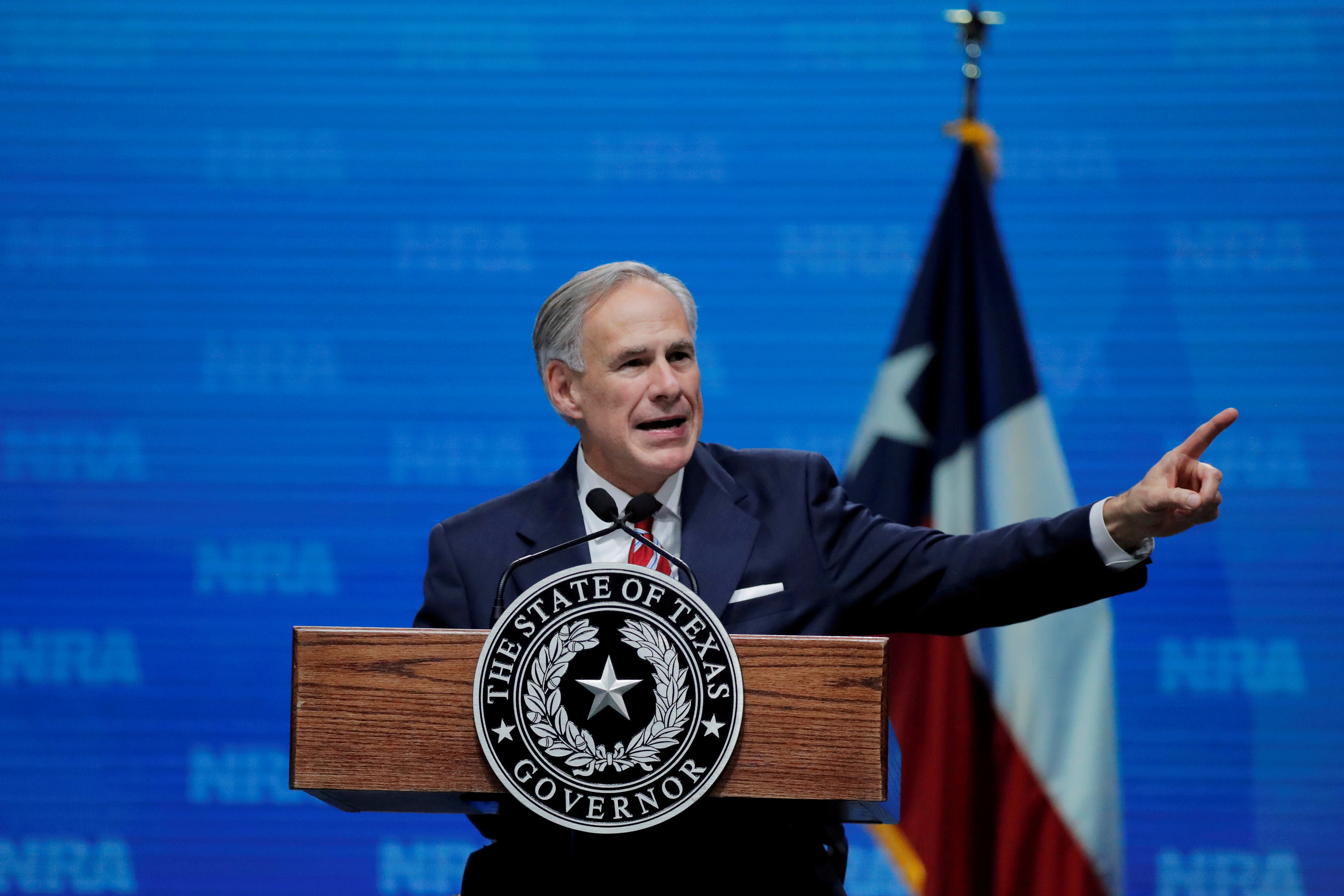 El gobernador de Texas, Greg Abbott, habla en la convención anual de la Asociación Nacional del Rifle (NRA) en Dallas, Texas, Estados Unidos, el 4 de mayo de 2018 (REUTERS/Lucas Jackson/Archivo)
